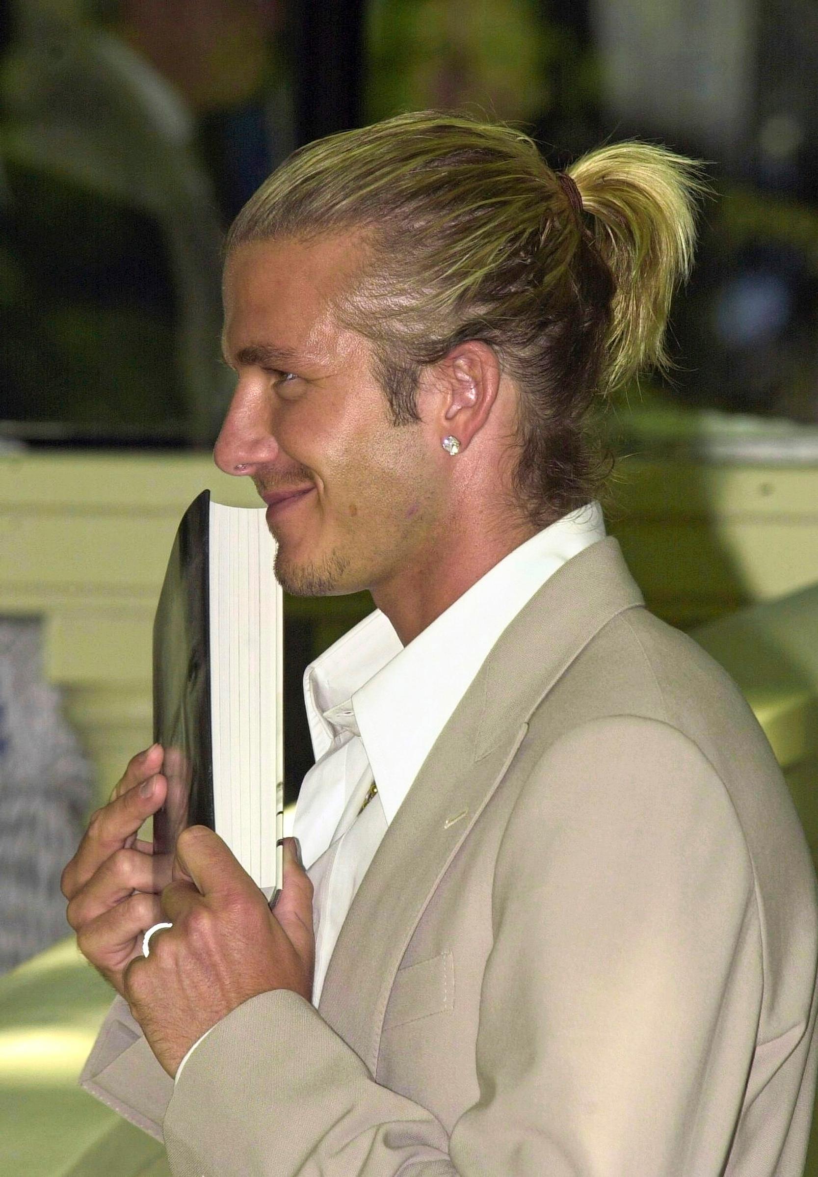 David Beckhamista tuli timantti-korvakoruineen uudenlainen miehen malli.