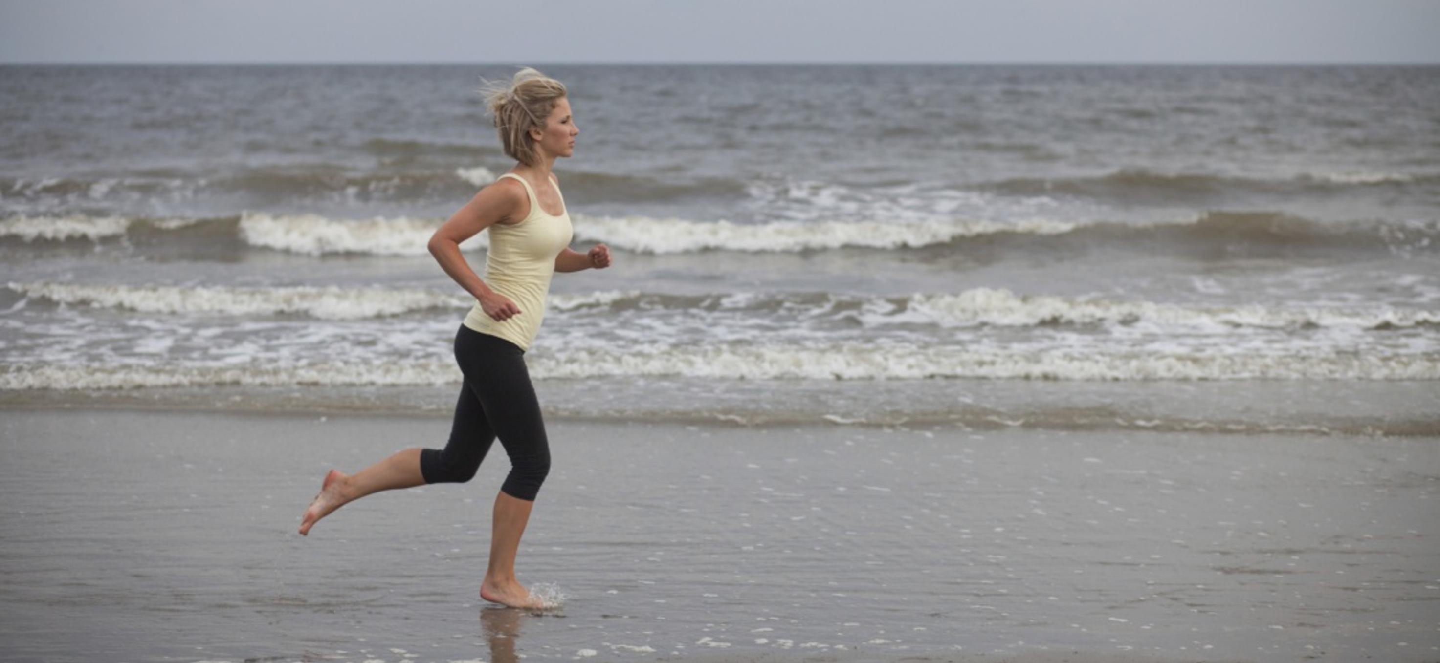 Juokse paljain jaloin!