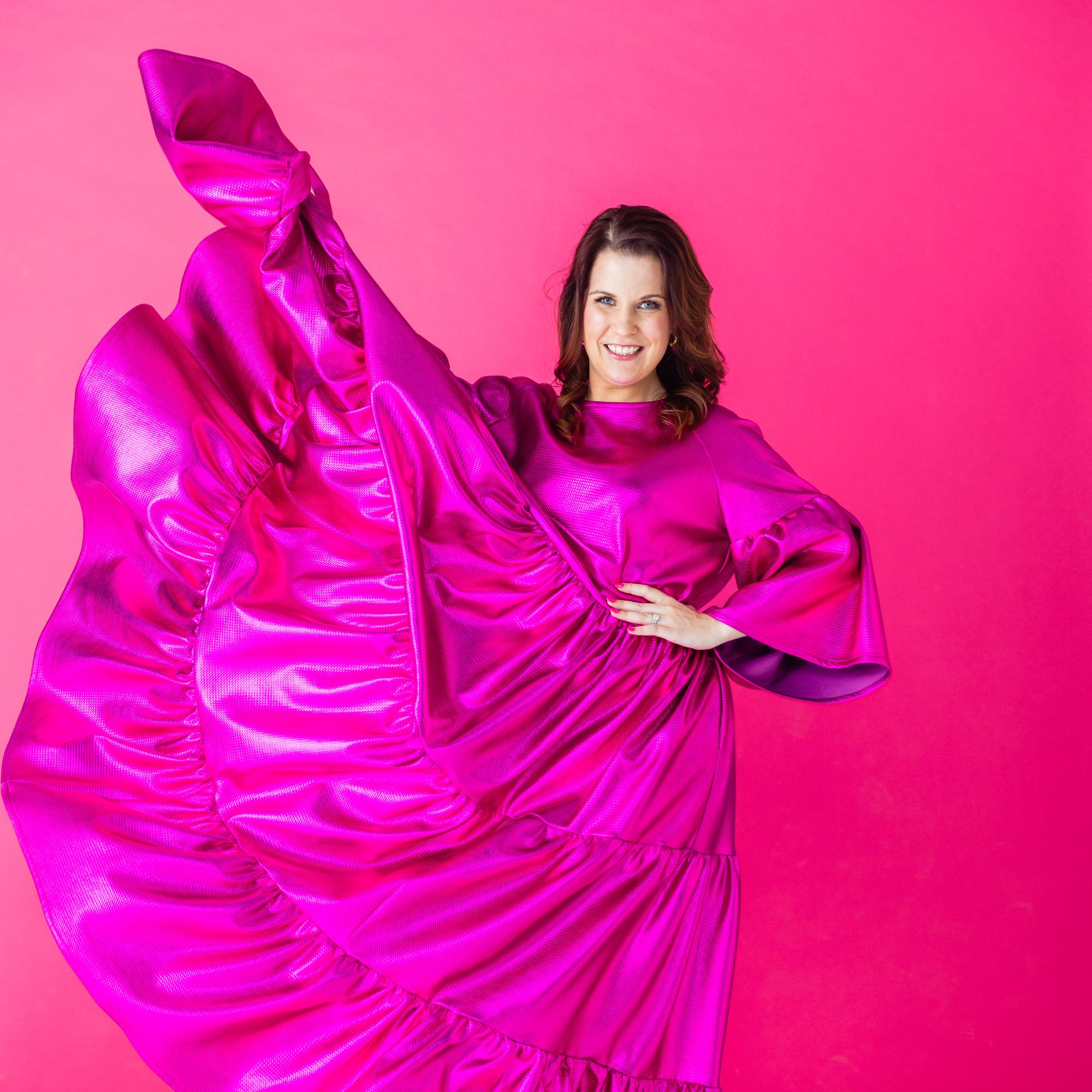 Enkelisijoittaja Jenni Kynnös pukeutuu pinkkiin eikä omista housuja – ”Tyylini on muuttunut, kun olen vaurastunut”