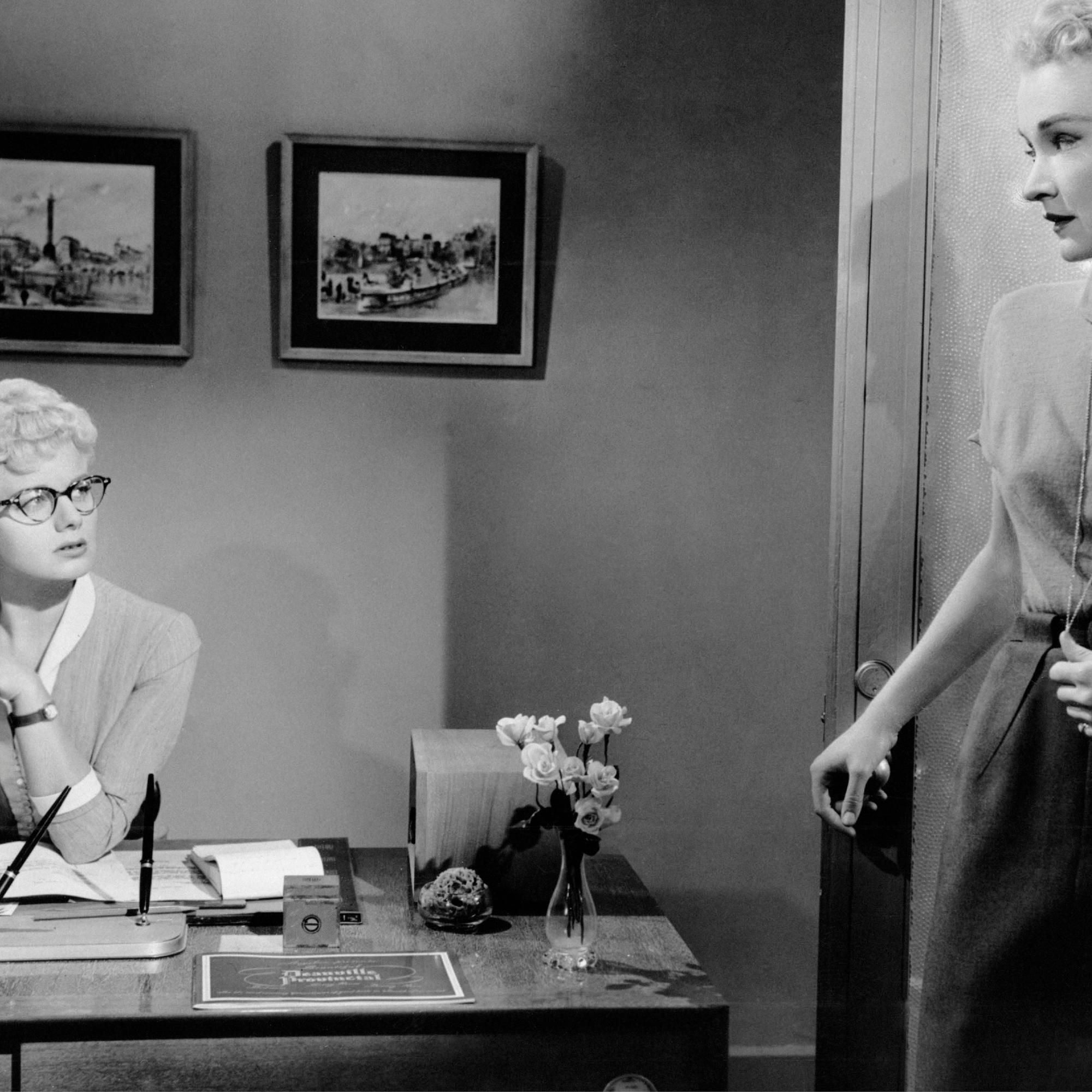 Jännittääkö työhaastattelu? Rekrytoija antaa 5 vinkkiä, miten vastaat vaikeisiin kysymyksiin – yksi liittyy ansioluetteloon