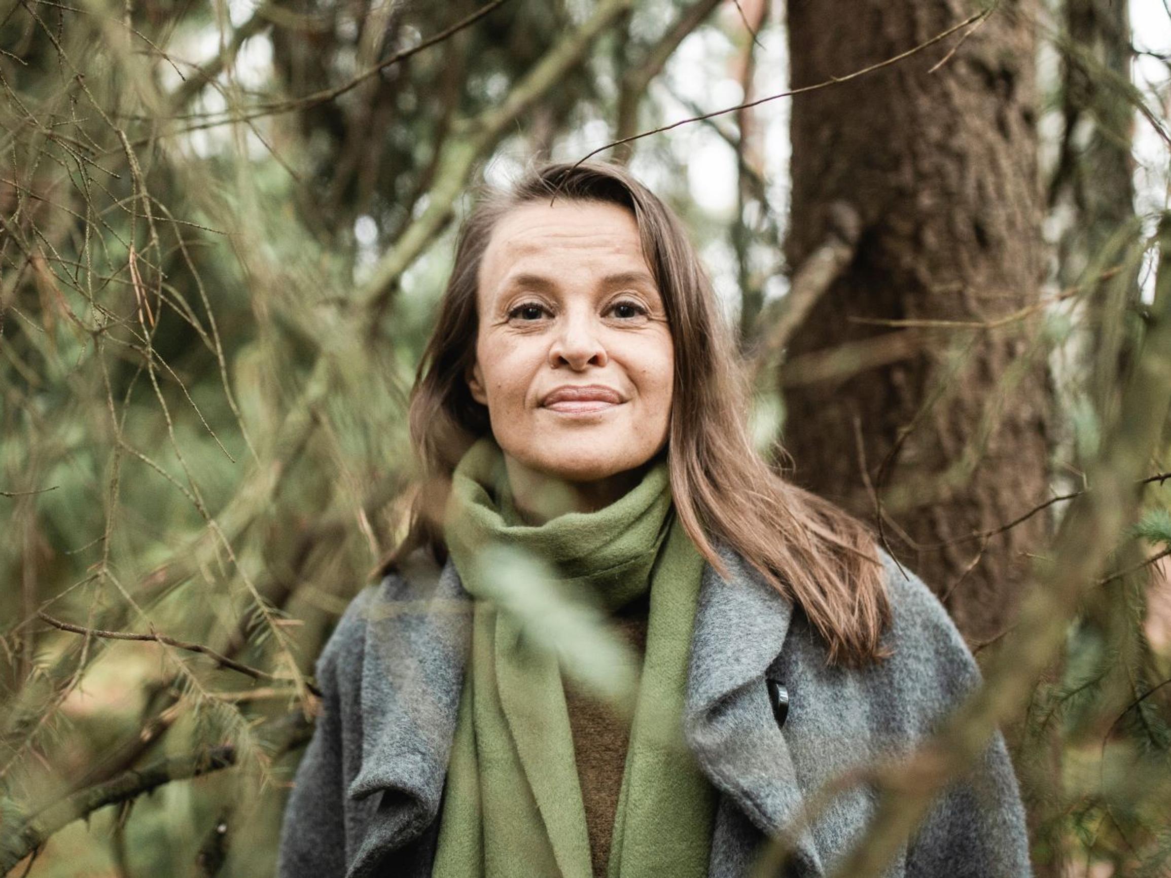 Unettomuus johdatti laulaja Marika Tuhkalan muutokseen: ”Olen painiskellut häpeän kanssa, mutta olen saanut myös iloita"