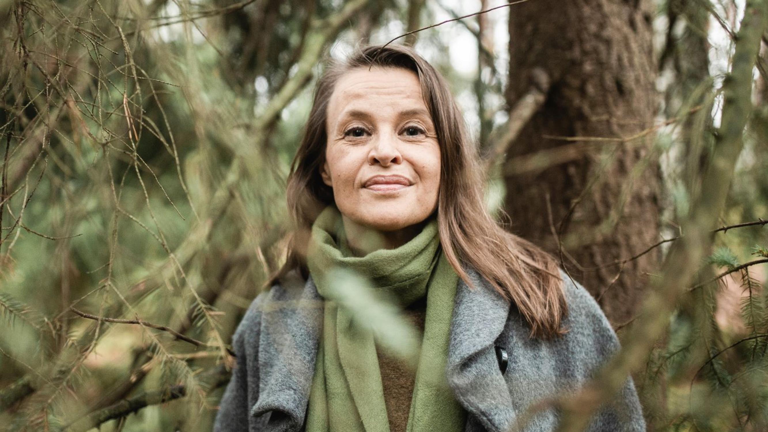 Unettomuus johdatti laulaja Marika Tuhkalan muutokseen: ”Olen painiskellut häpeän kanssa, mutta olen saanut myös iloita"