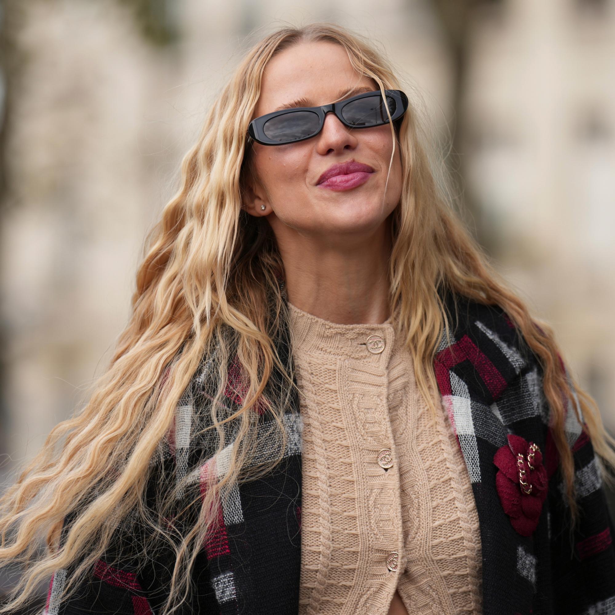 Miten kestää ärsyttävä hiusten kasvatusvaihe tai rumaa juurikasvua? Näillä kampaajien vinkeillä tukka on aina hyvin