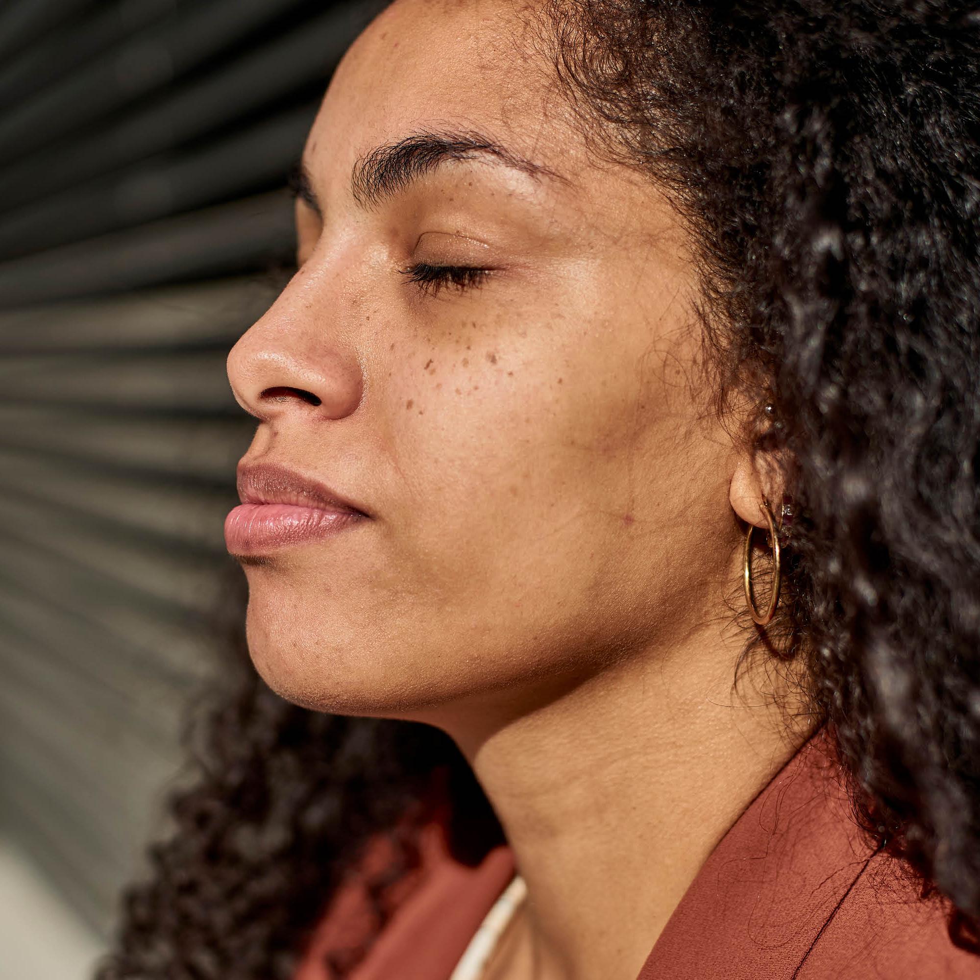 Terapeutti neuvoo kolme nopeaa keinoa ahdistukseen – yksi on niin helppo, että sen voi tehdä missä ja milloin vain