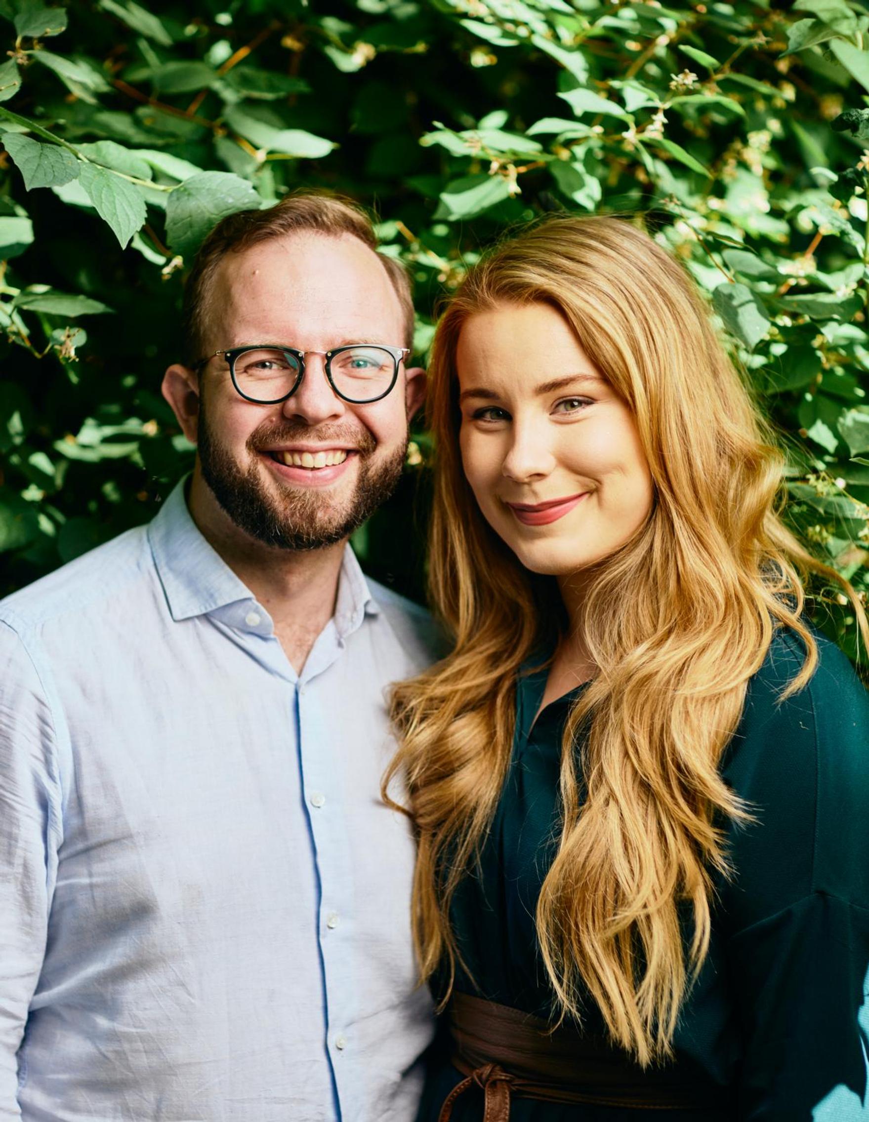 Iiris Suomela ja Matti Parpala: ”Suhteen alkuaikoina makoilimme sängyssä ja luimme toisillemme Wikipediaa puhelimistamme”