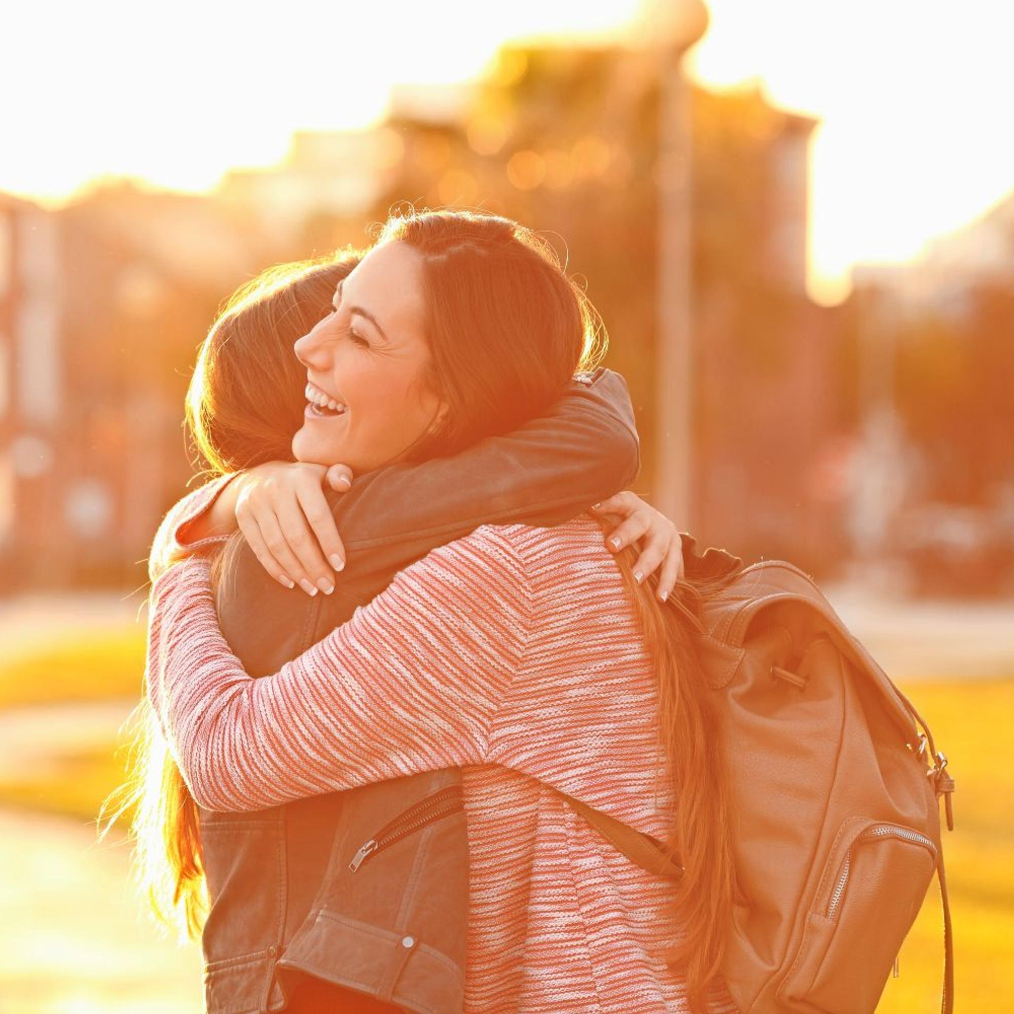 Luuletko olevasi hyvä kuuntelija? Asiantuntija kertoo, millaisia virheitä moni tekee auttaessaan