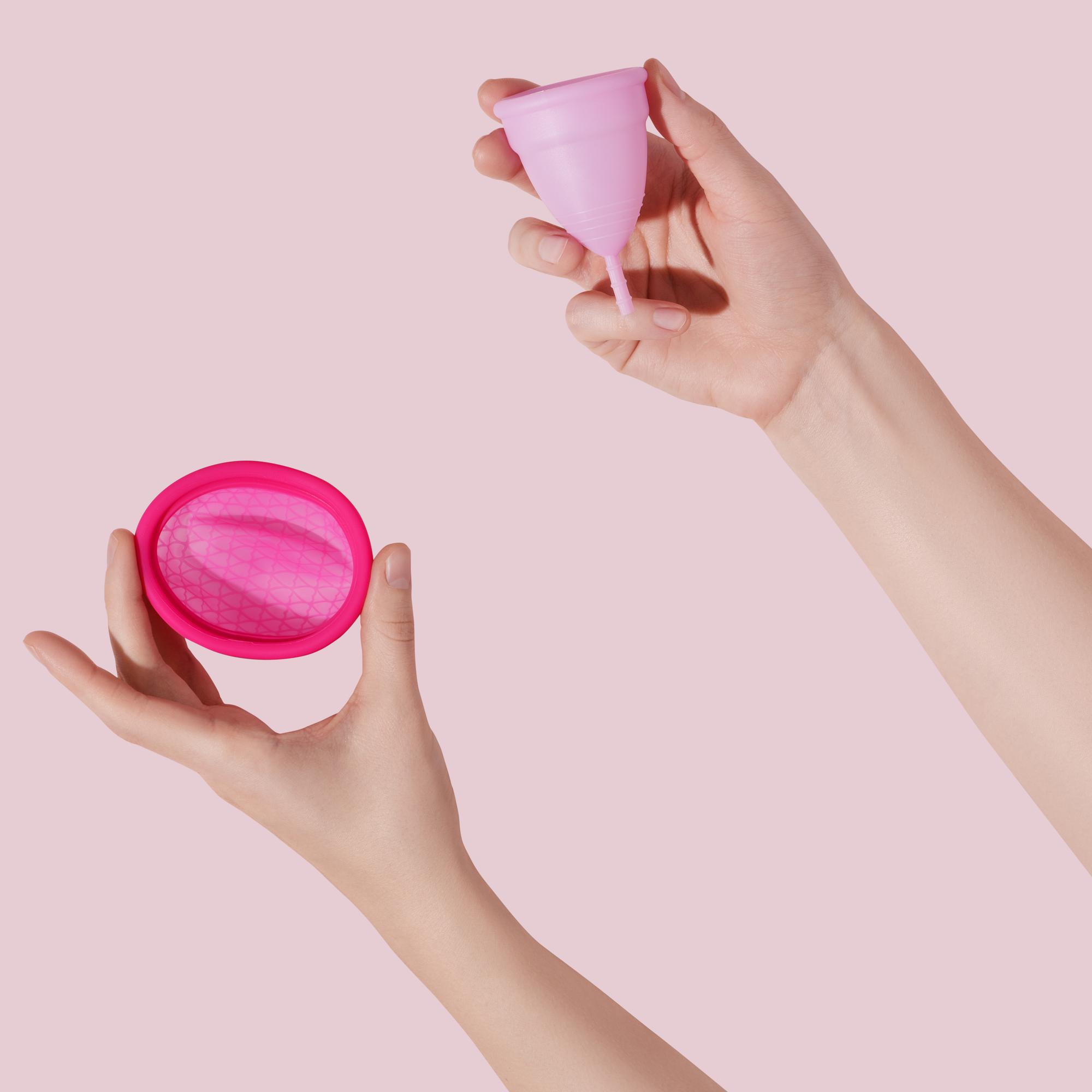 Kumpi on parempi: kuukautislevy vai kuukuppi? Vertailu paljasti, kumpi niistä jää käyttöön – ”Kun nousen ylös, veri valuu jalkojani pitkin”