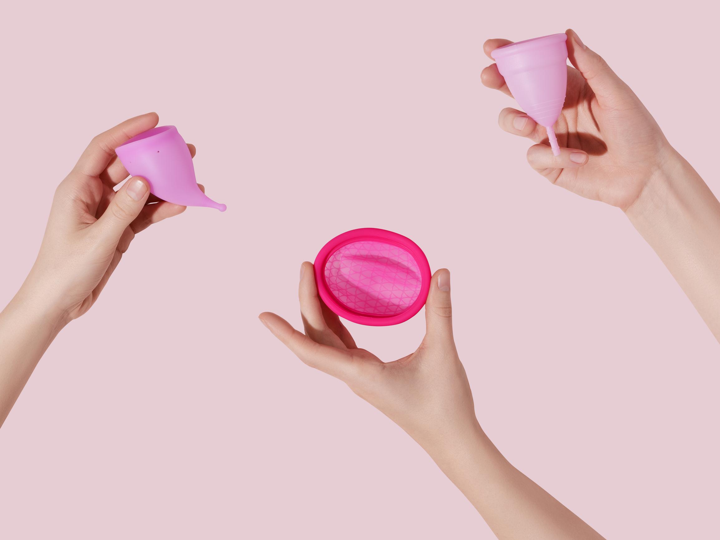 Kumpi on parempi: kuukautislevy vai kuukuppi? Vertailu paljasti, kumpi niistä jää käyttöön – ”Kun nousen ylös, veri valuu jalkojani pitkin”