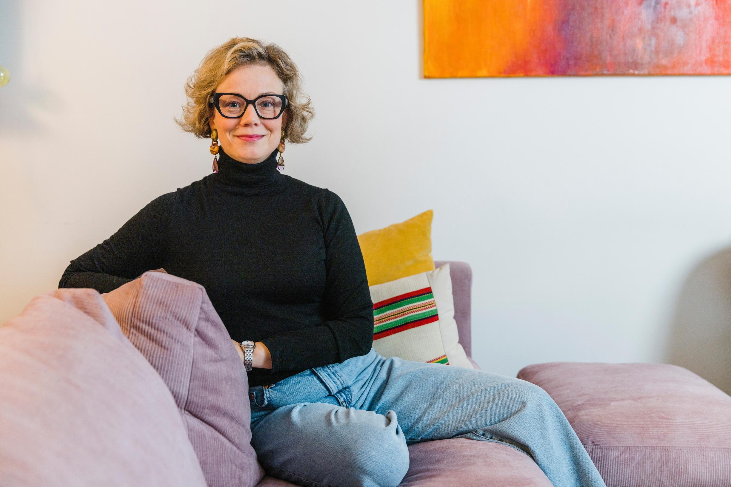 ”Elämä voi mennä toisin kuin toivon. Siksi en uskalla kauheasti suunnitella vaan yritän pitää ajatukseni tässä hetkessä”, Vaula Helin sanoo.