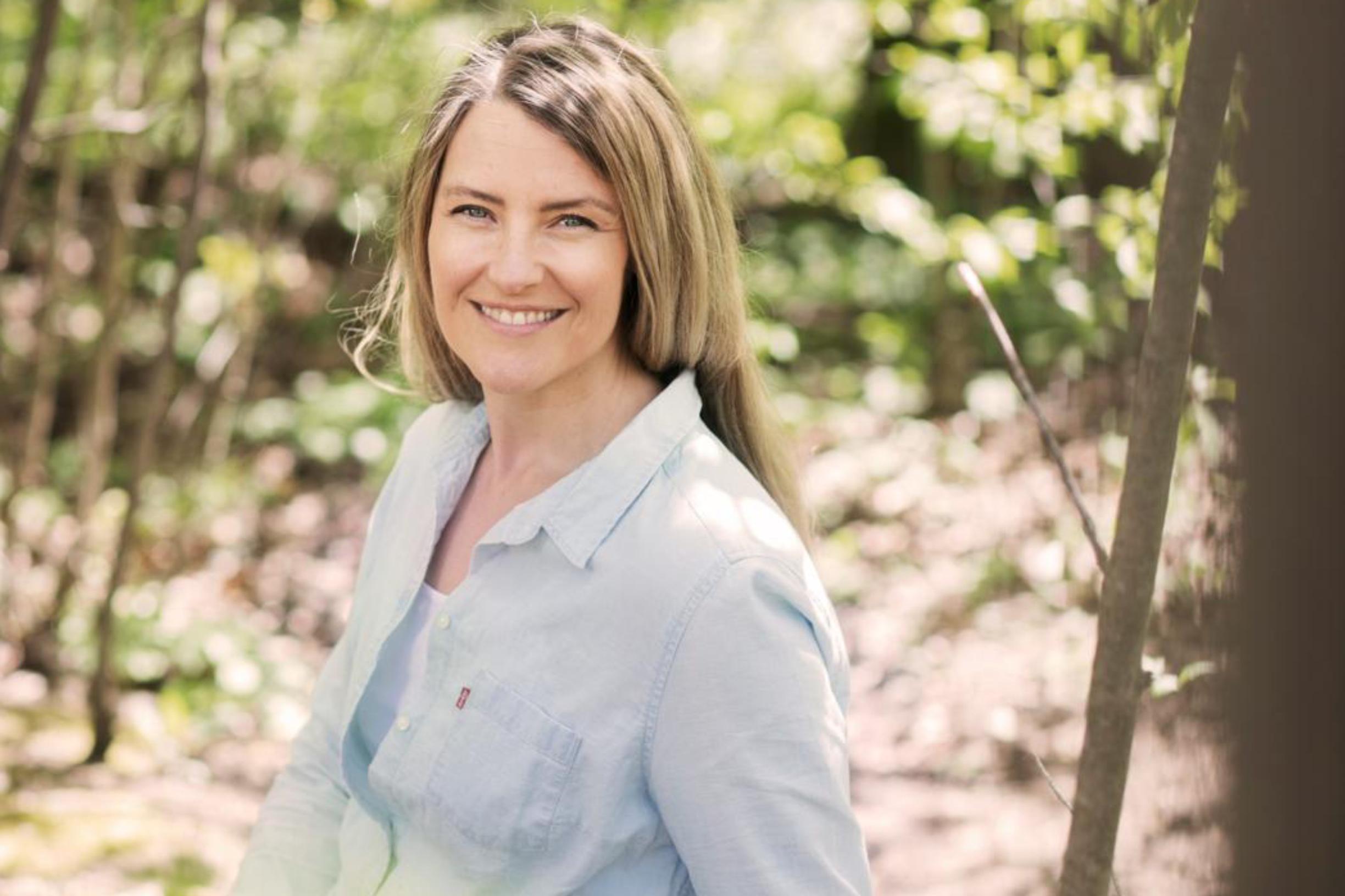 Työterveyslääkäri Eira Roos tietää omakohtaisesti, kuinka vaikeaa on muuttaa elintapoja: "Ihmiset saavat elämäänsä täysin erilaiset kortit"