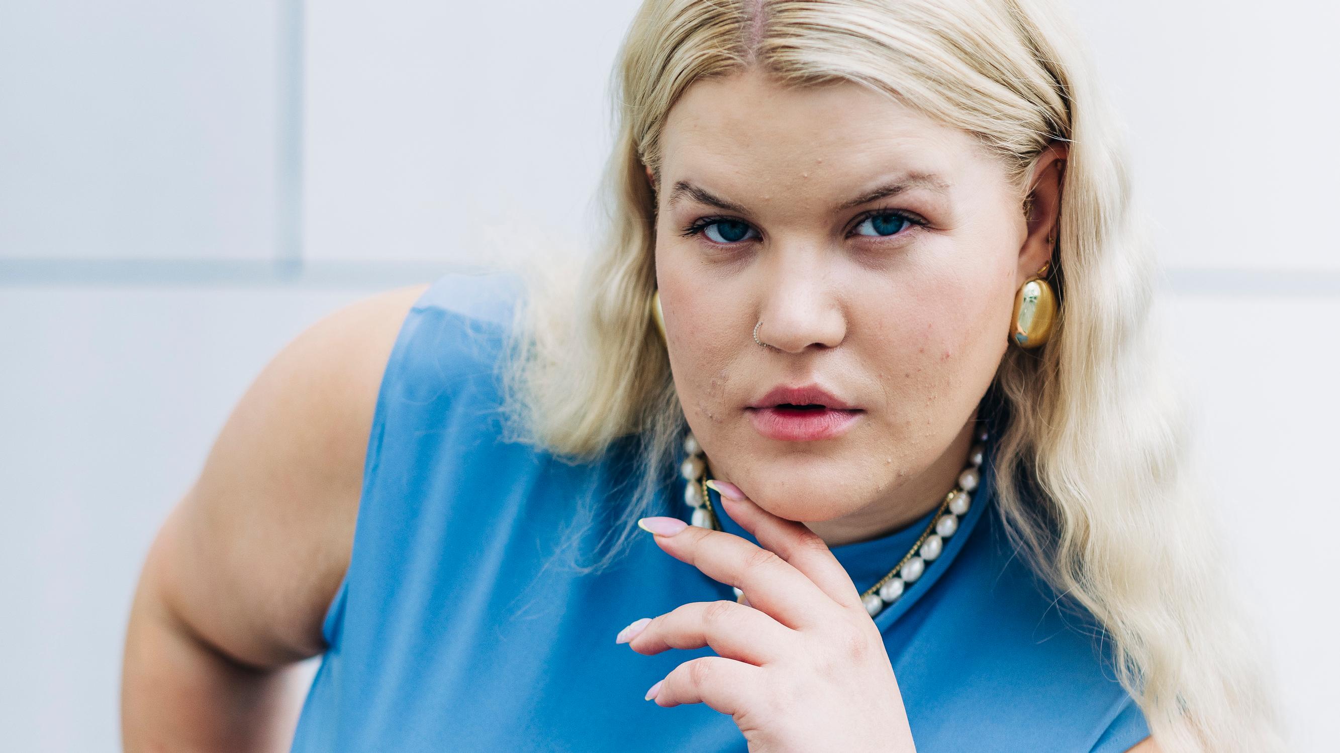 Linda Kemppainen ei piilottele itseään isojen vaatteiden alle: ”Lihavia ihmisiä ei ole totuttu näkemään pienissä vaatteissa” 