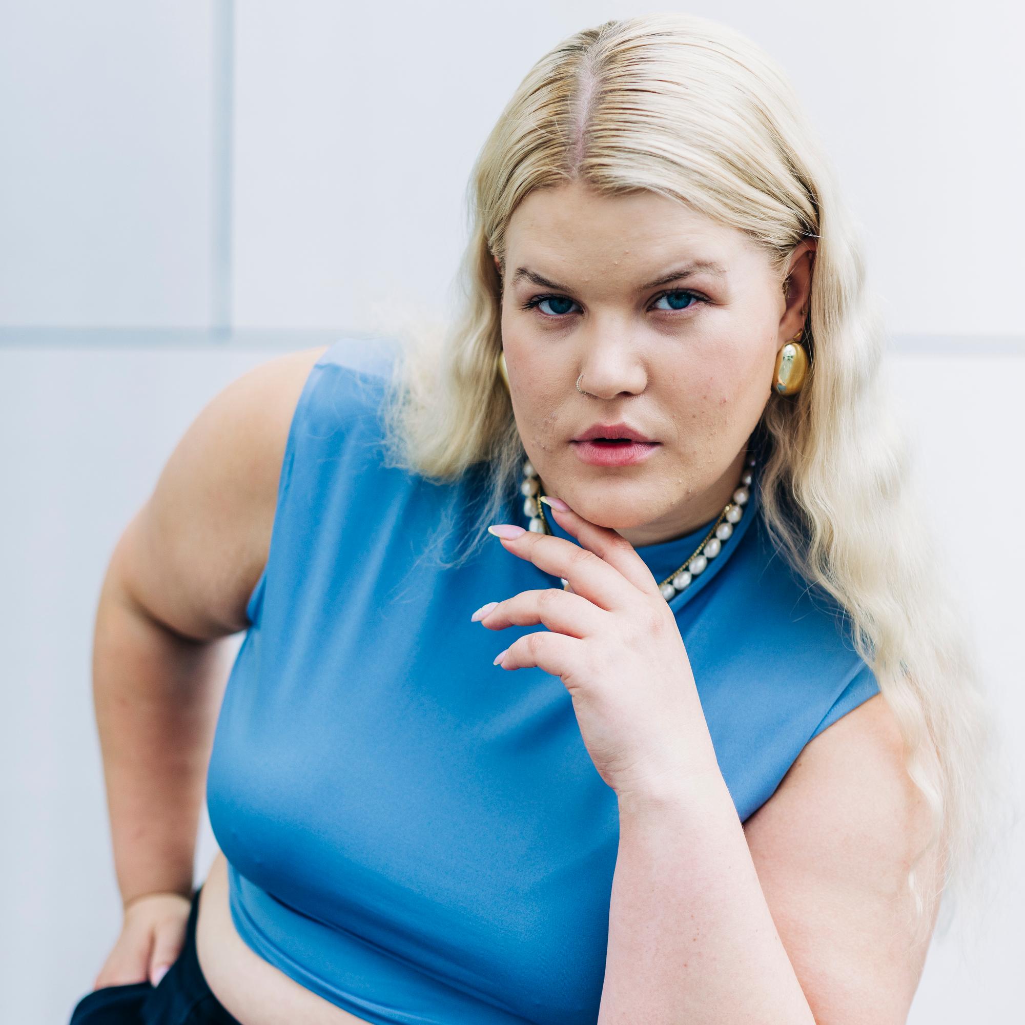 Linda Kemppainen ei piilottele itseään isojen vaatteiden alle: ”Lihavia ihmisiä ei ole totuttu näkemään pienissä vaatteissa” 