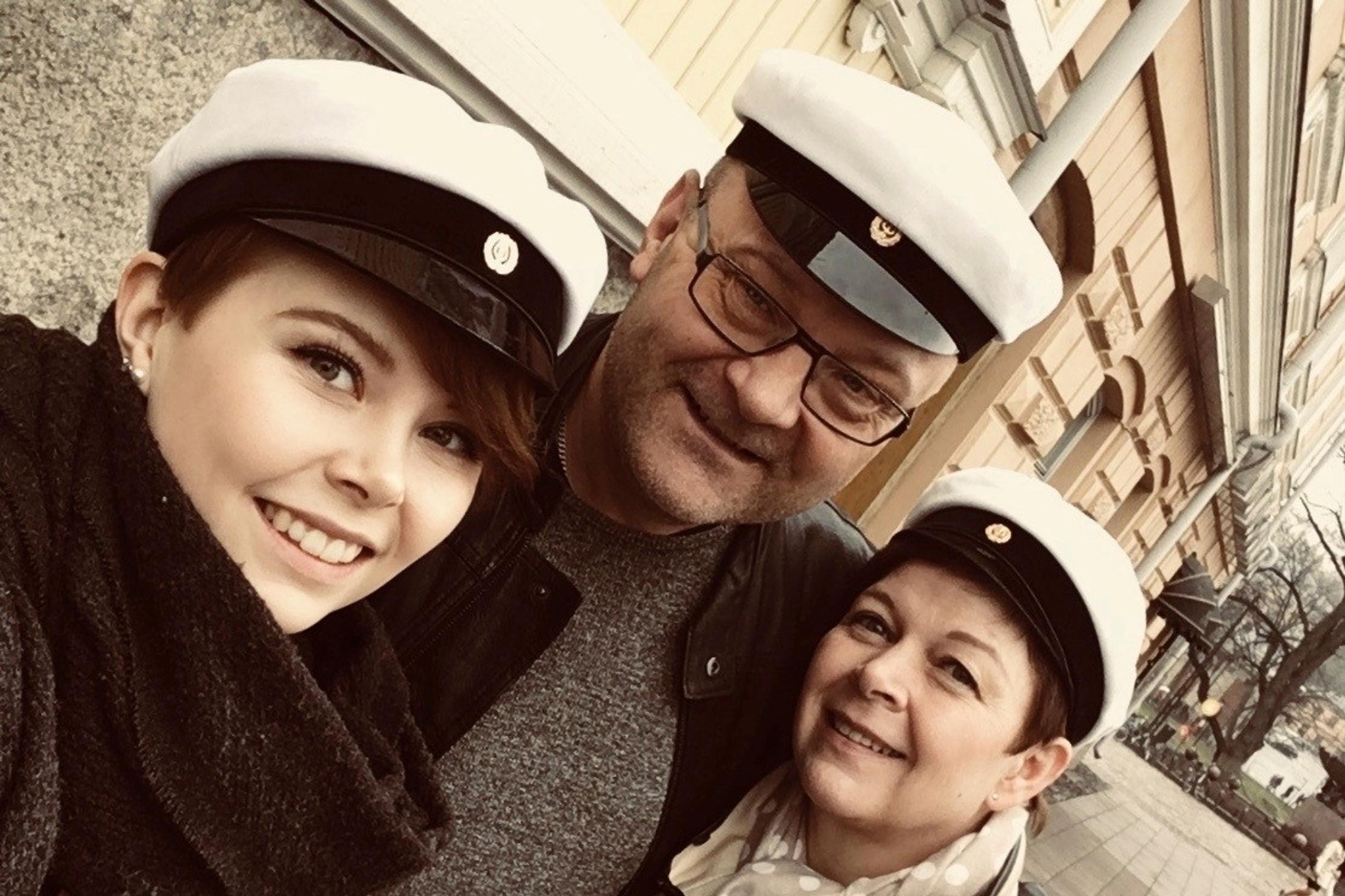 Siiri, Tapio ja Birgit viettivät vappua yhdessä 2018 Siirin silloisessa opiskelukaupungissa Turussa. Siiri on hyvin läheinen myös äitinsä Birgitin kanssa. Heitä yhdistävät iloisuus ja eloisuus sekä rakkaus perhettä kohtaan.