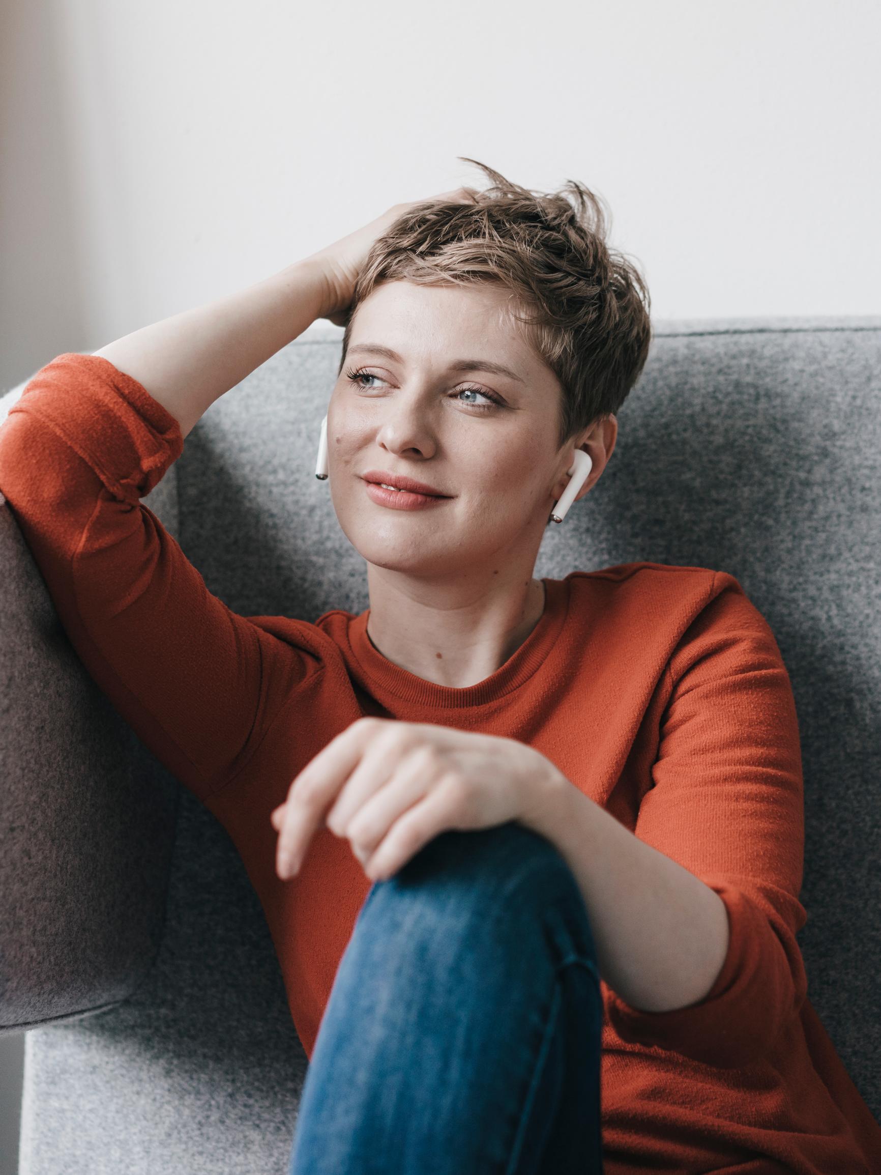 Ihmiset sietävät tylsyyttä yhä huonommin - asiantuntija kertoo, miten välttää sisältöähkyn vaaralliset seuraukset