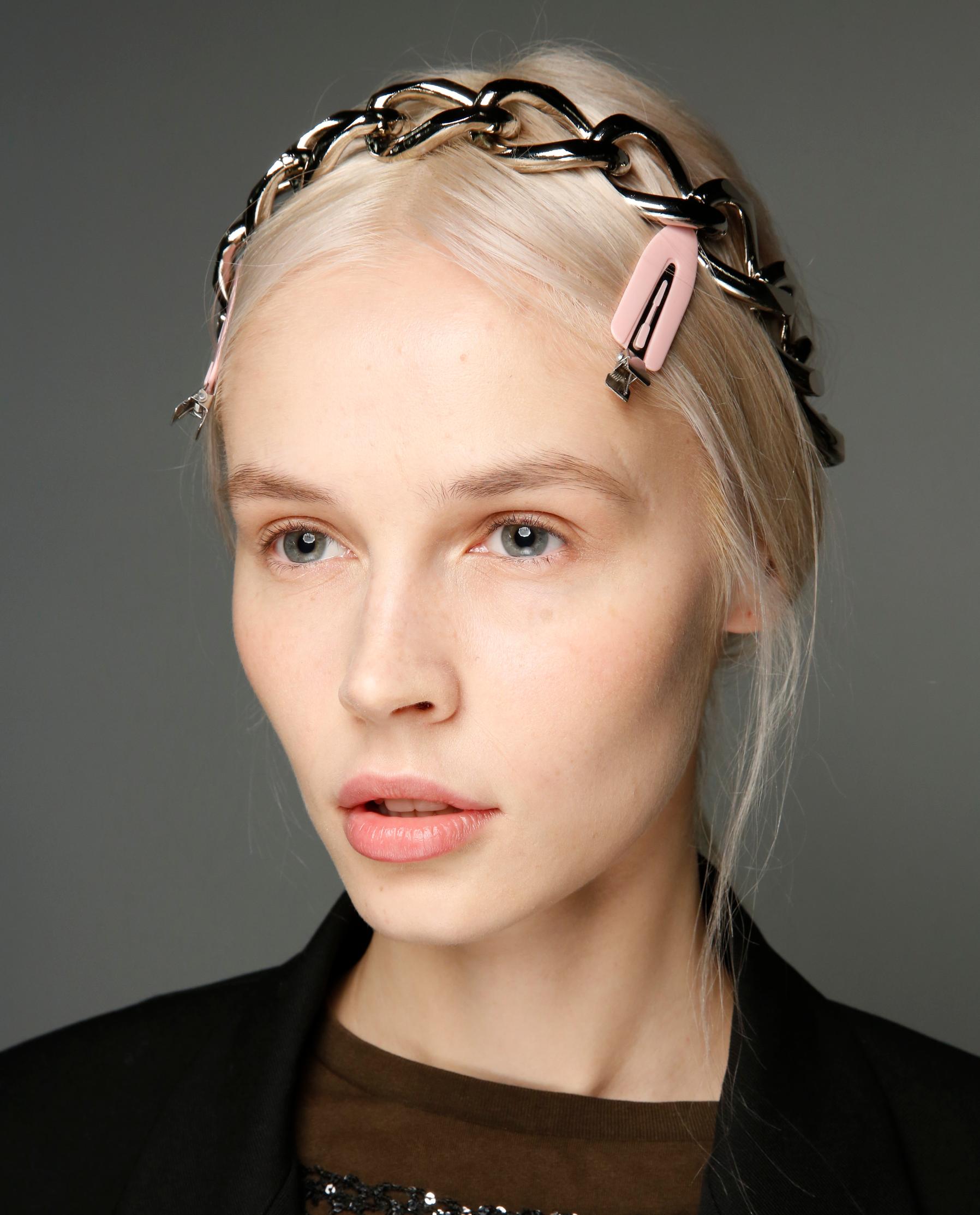 Piristä kampausta trendikkäillä pinneillä - näin onnistut