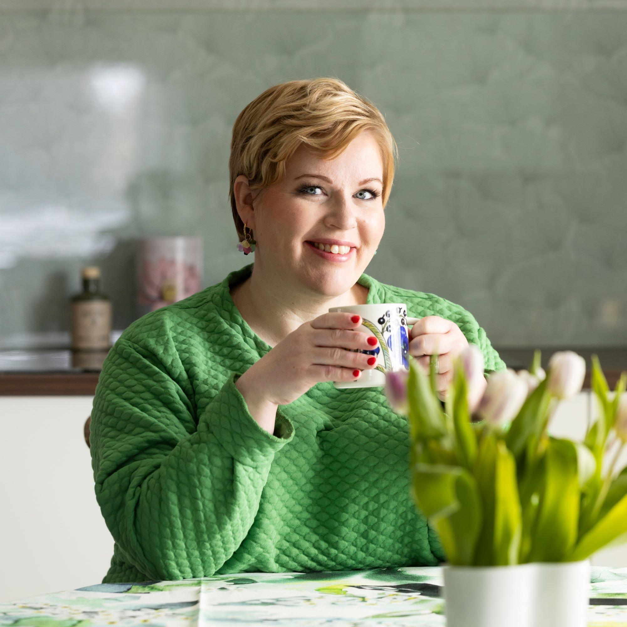 Tuntematon mies haukkui Annika Saarikon vatsan kokoa kesken kyselytunnin: ”Ylipainoisena naisena olen joutunut kohtaamaan ulkonäkökritiikkiä yhä uudelleen”