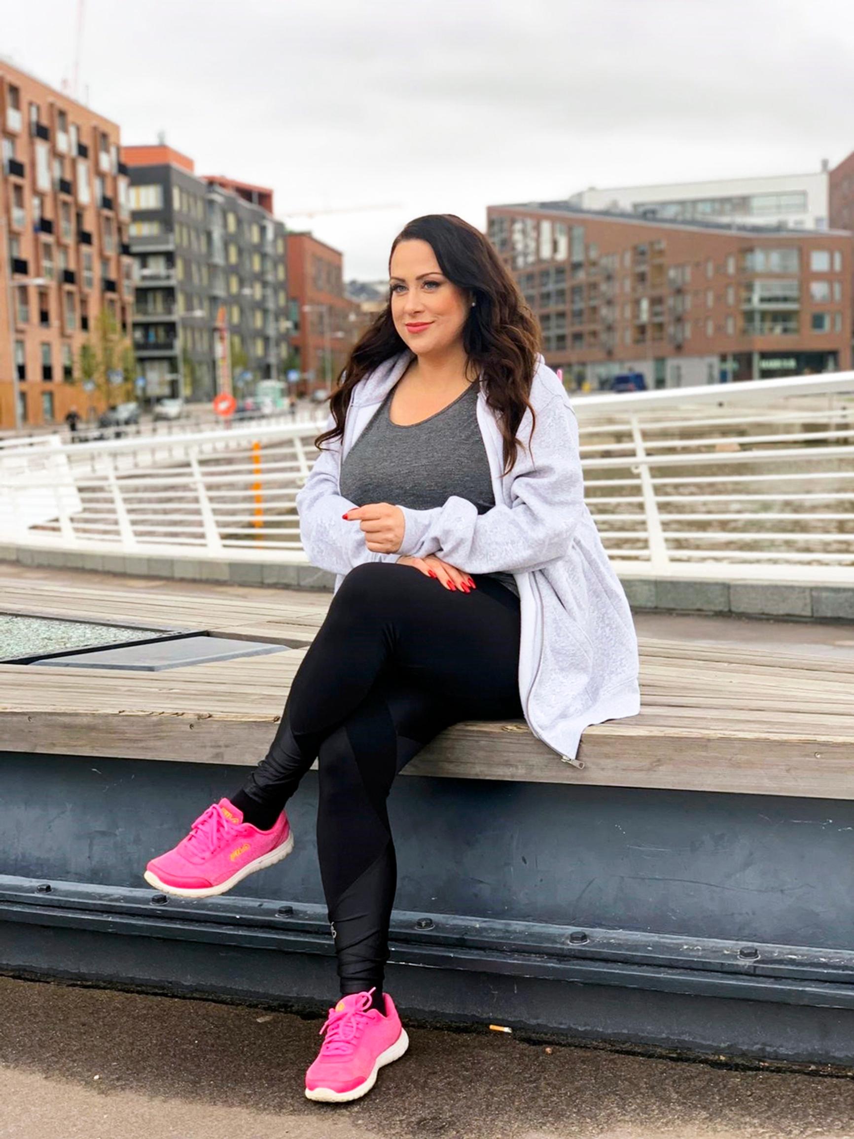 Ulkonäköpaineet ajoivat Niina Kuhdan laihdutuskierteeseen: ”Sain sellaisen käsityksen, että naisella pitäisi olla isot rinnat ja kapea vyötärö”