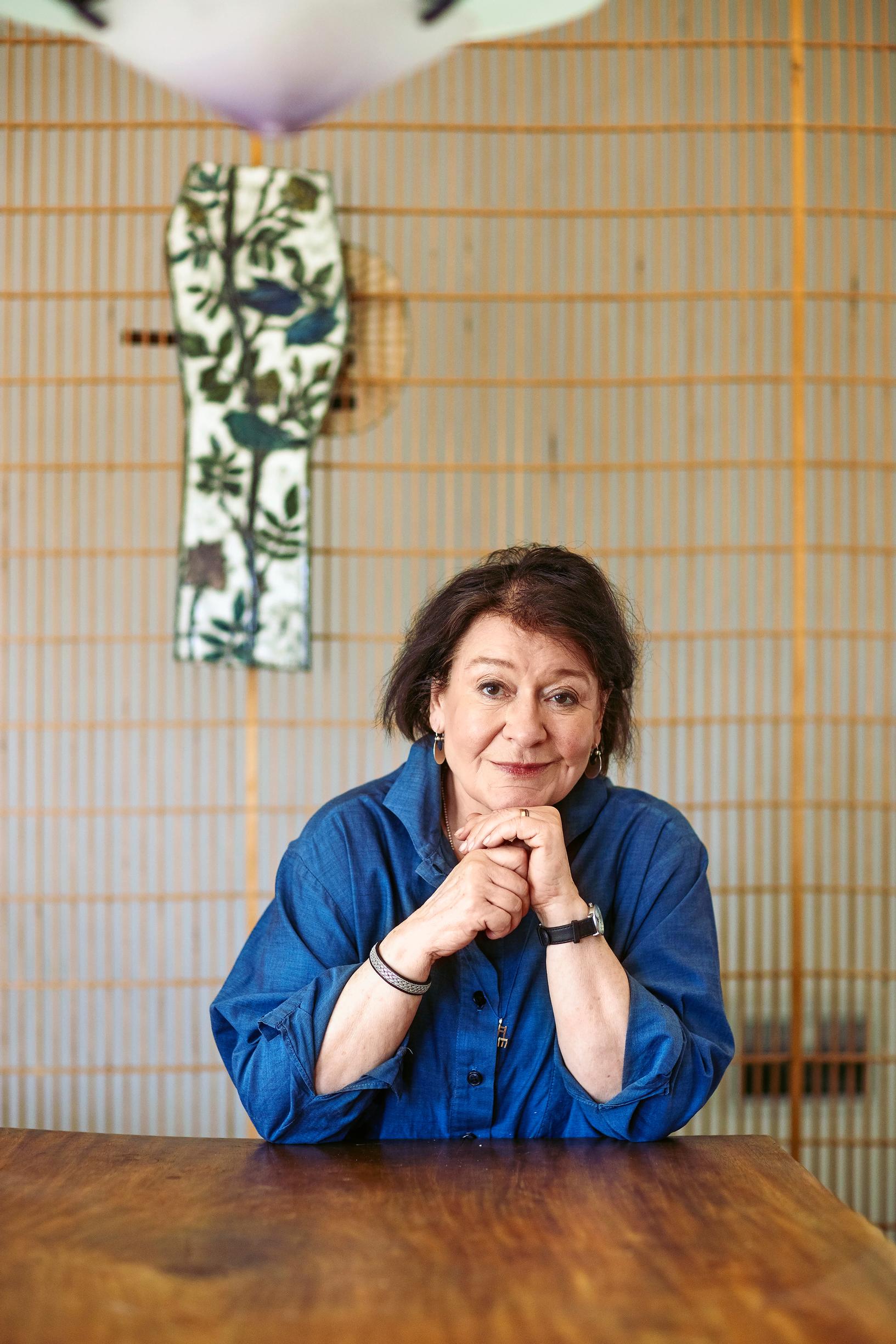 Moni esine Maarian kotona on läheisten tekemä. Hän uskoo, että asiat voivat siirtyä sukupolvelta toiselle alitajuisesti.