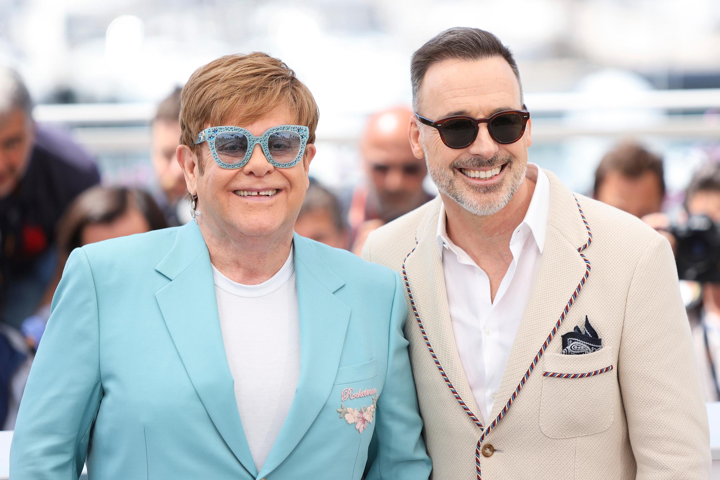 David ja Elton juhlistivat Eltonista kertovaa elämäkerta-musikaalia Rocketman Ranskan Cannesissa keväällä 2019.