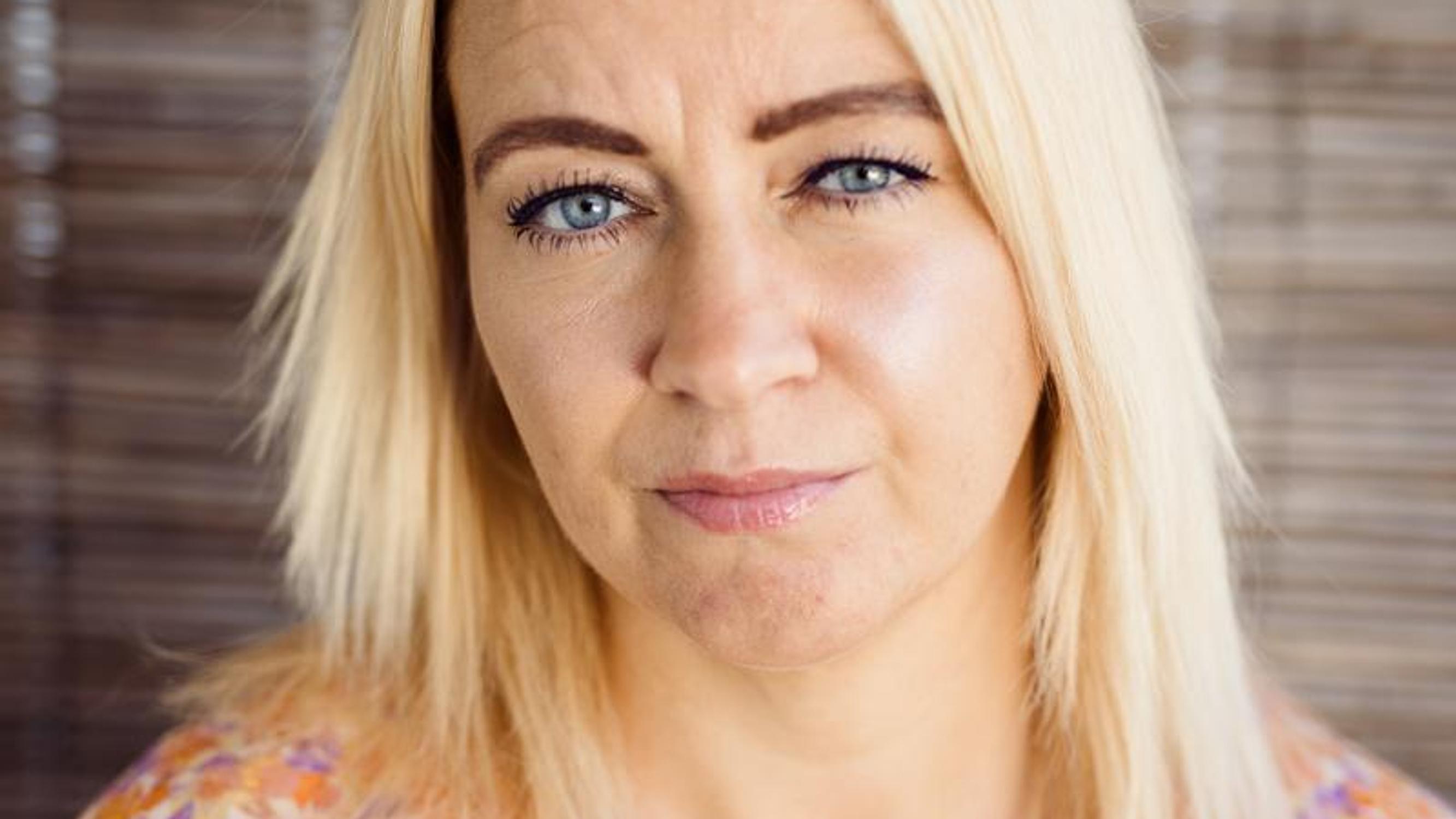 Liana, 39, pelasi perhevapaalla kaikki rahansa netissä: ”Ainoa tie ulos veloista tuntui olevan kuolema”