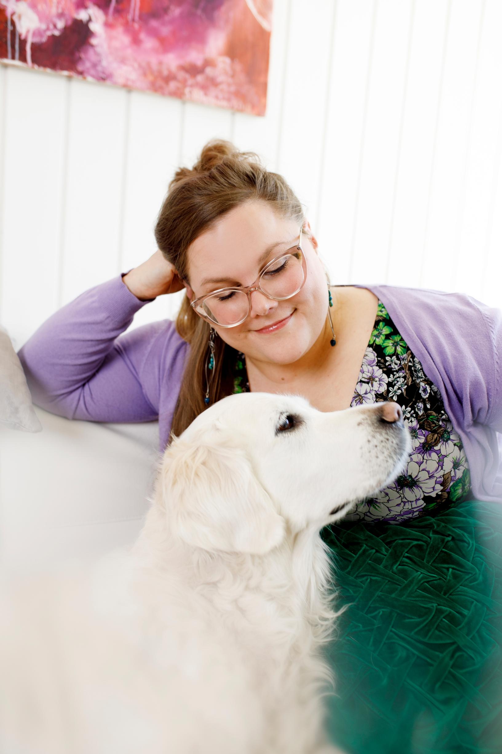 Kun koti paloi ja vei isän, Jenni Vikman luuli turvallisen lapsuuden viimein alkavan: ”Tuntui, etten pystynyt olemaan olemassa missään”