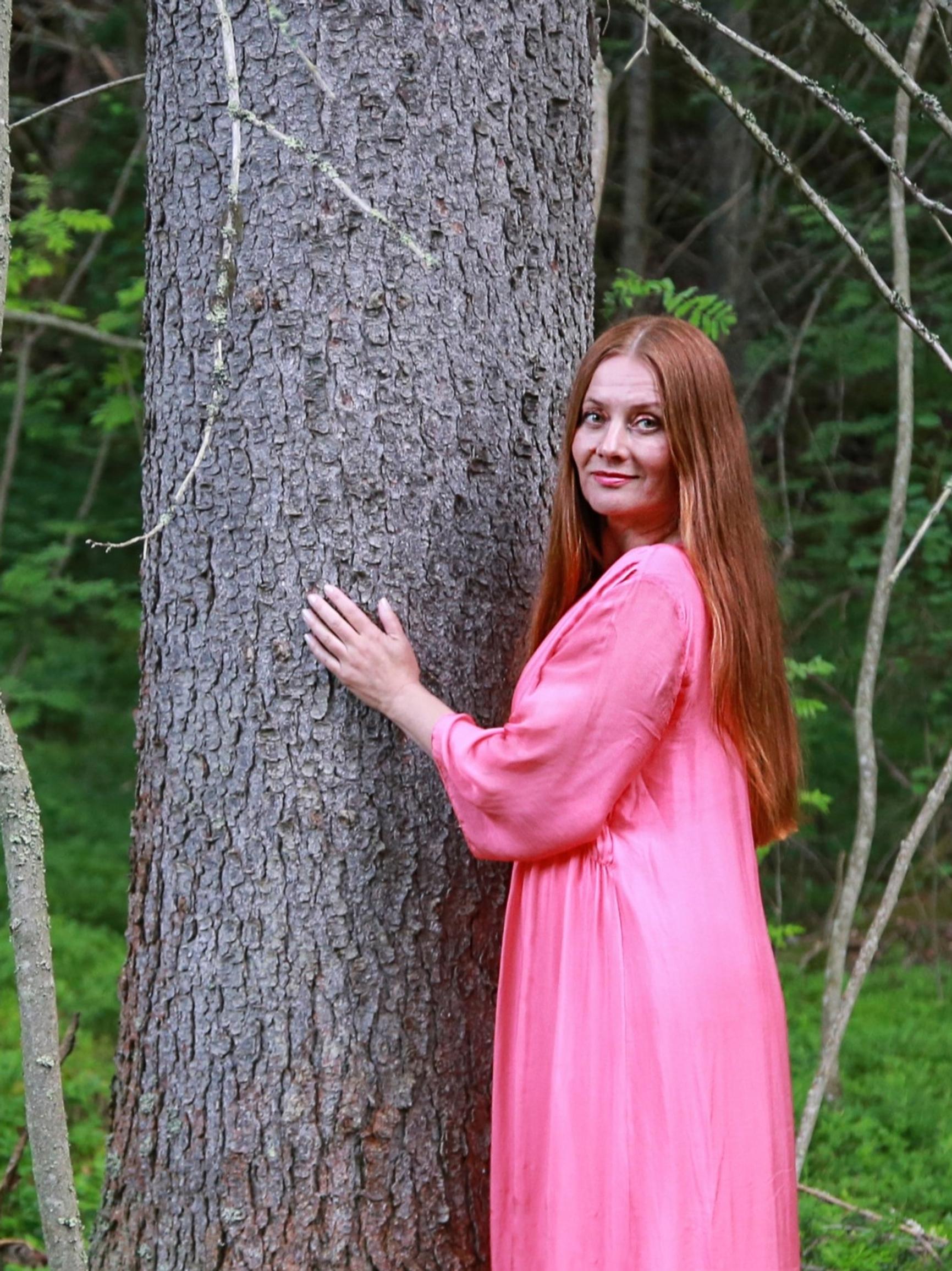 Eeva Ojalehto koki lapsuudessa raskaan menetyksen: "Luonto korvasi äidin sylin”