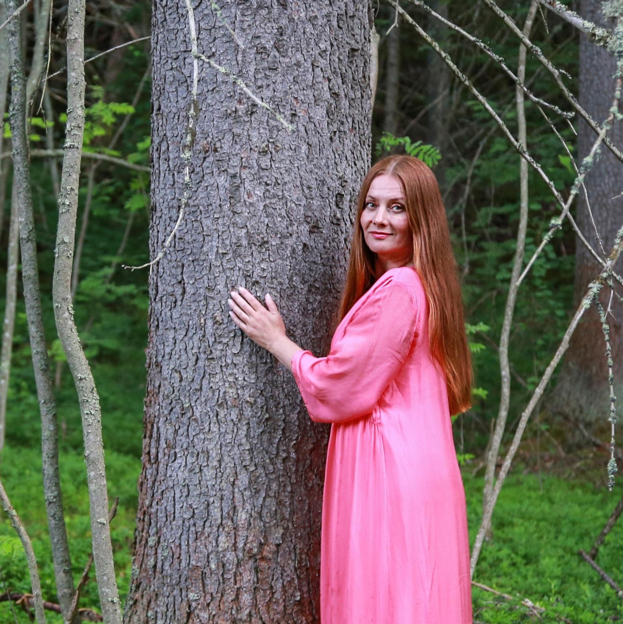 Eeva Ojalehto koki lapsuudessa raskaan menetyksen: "Luonto korvasi äidin sylin”