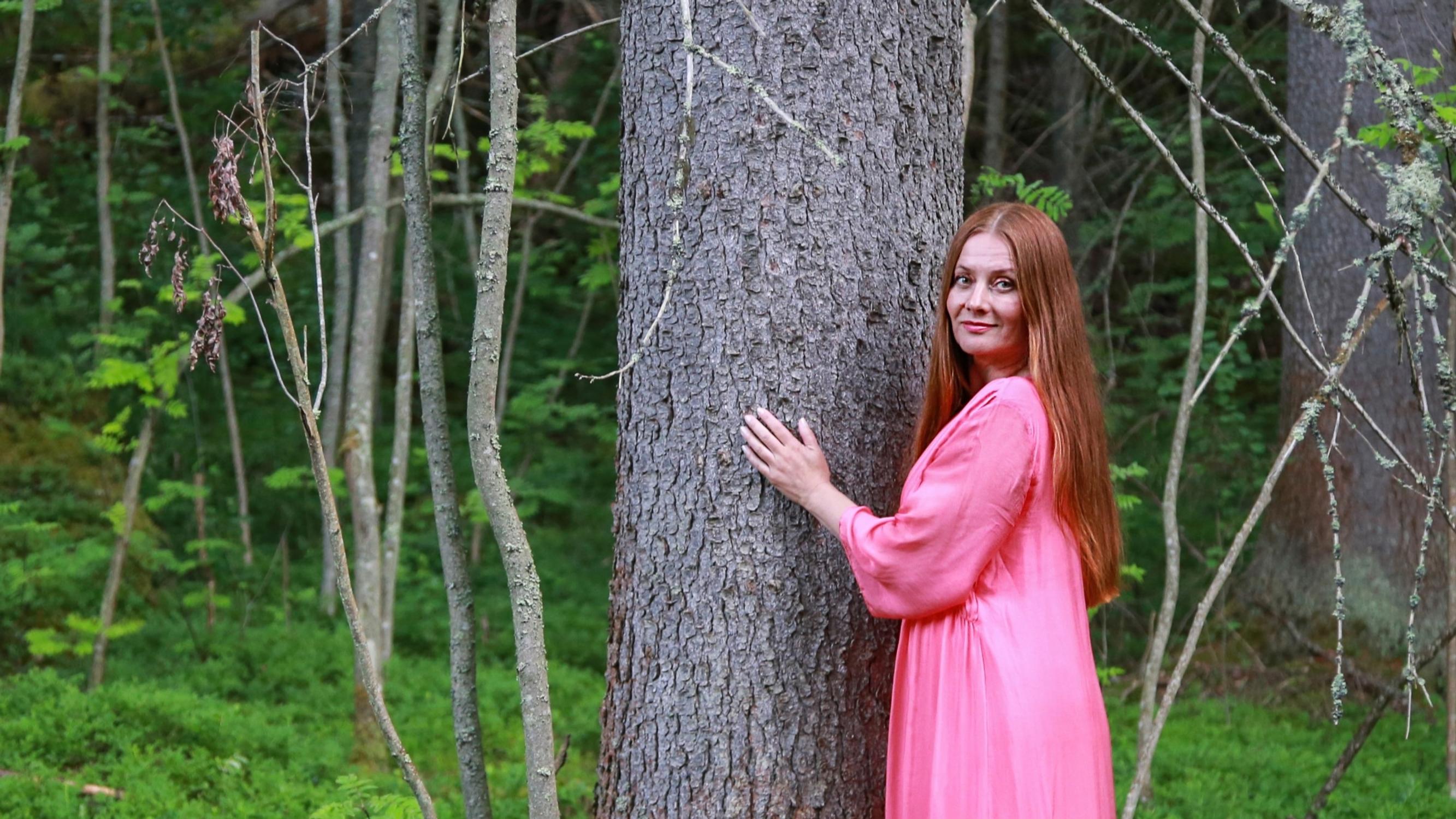 Eeva Ojalehto koki lapsuudessa raskaan menetyksen: "Luonto korvasi äidin sylin”