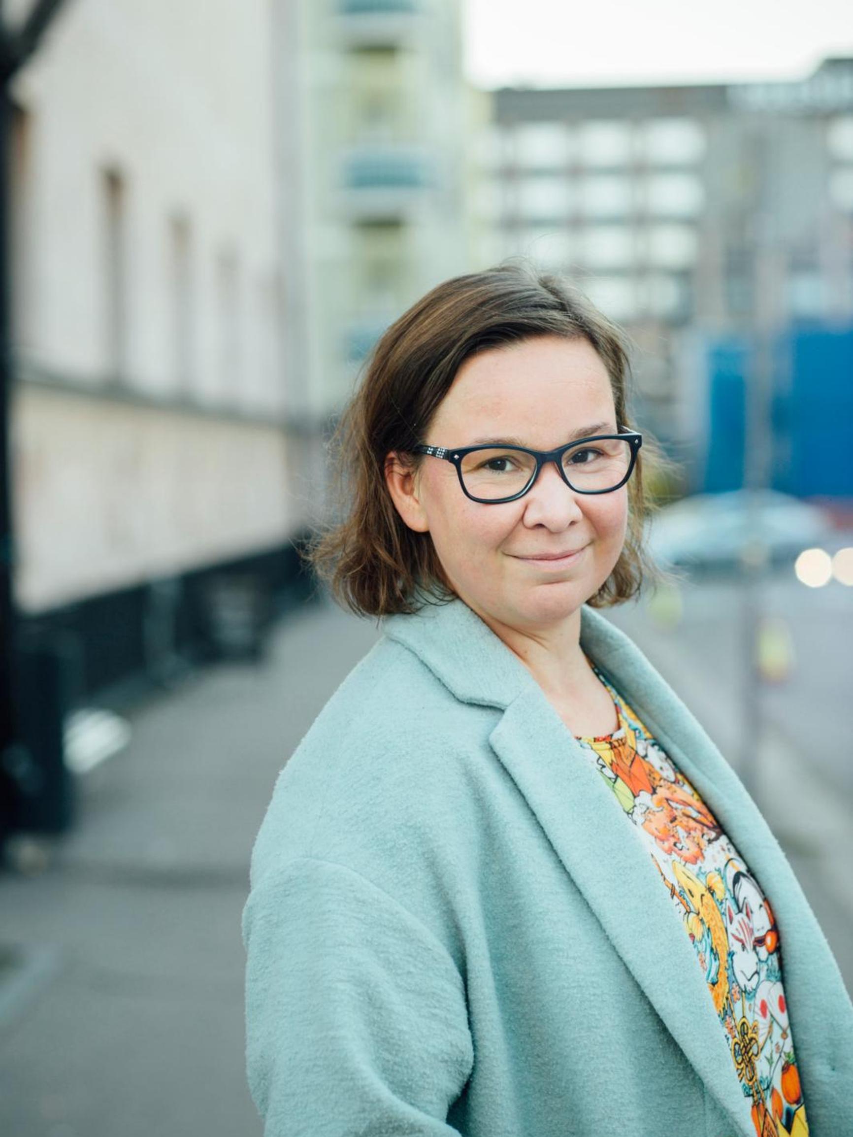 Rosa Meriläistä ärsyttää, kun suomalaiset eivät saa töissä suutaan auki – ”Moni istuu kädet puuskassa takapenkissä”