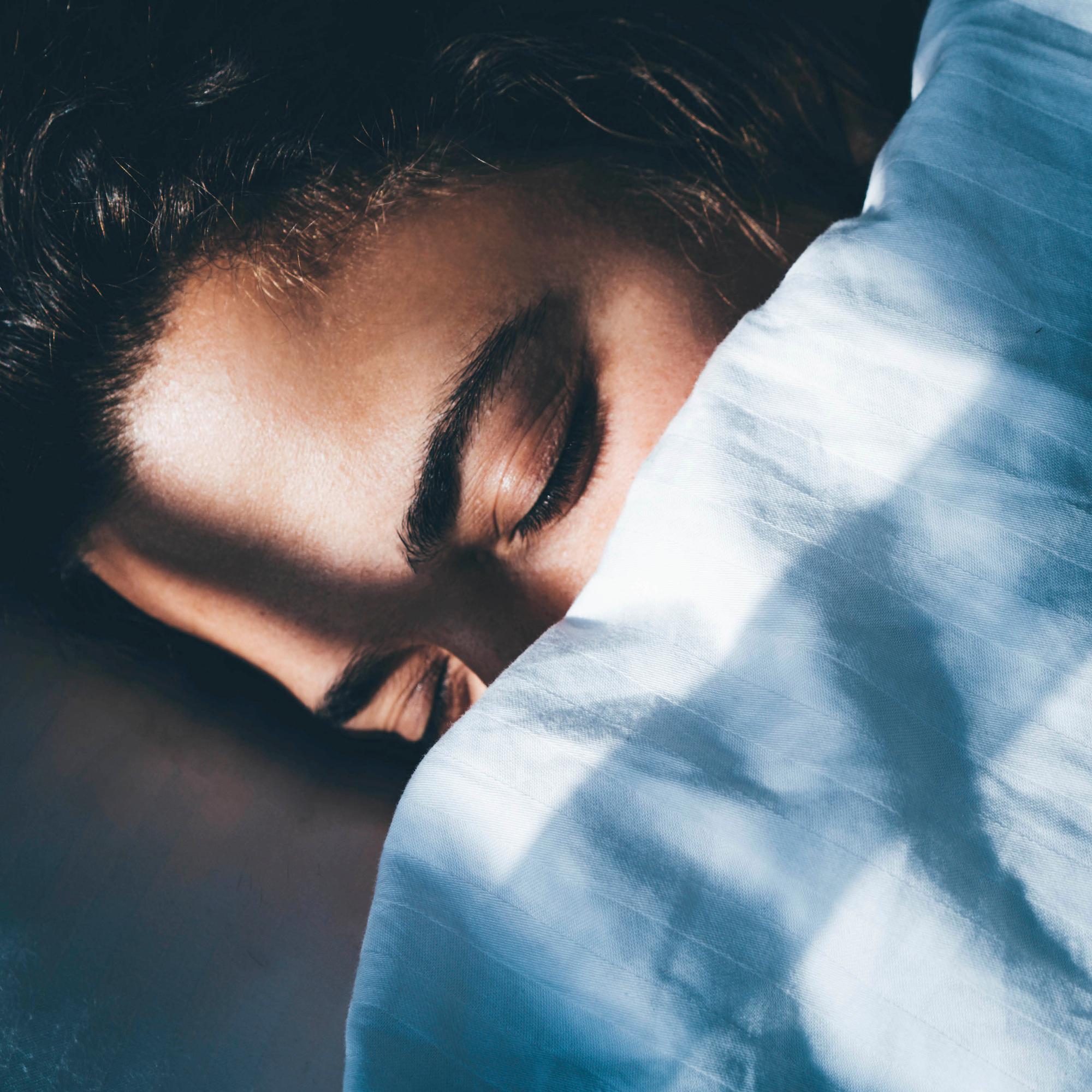 Martta on kärsinyt unettomuudesta yli 10 vuotta ja kokeillut ongelmaan myös lääkkeitä – apu löytyi yllättäen puhelimesta