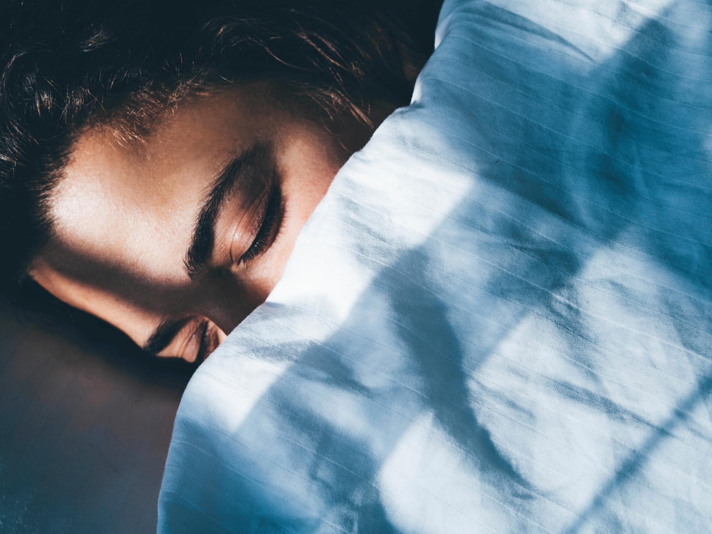 Martta on kärsinyt unettomuudesta yli 10 vuotta ja kokeillut ongelmaan myös lääkkeitä – apu löytyi yllättäen puhelimesta