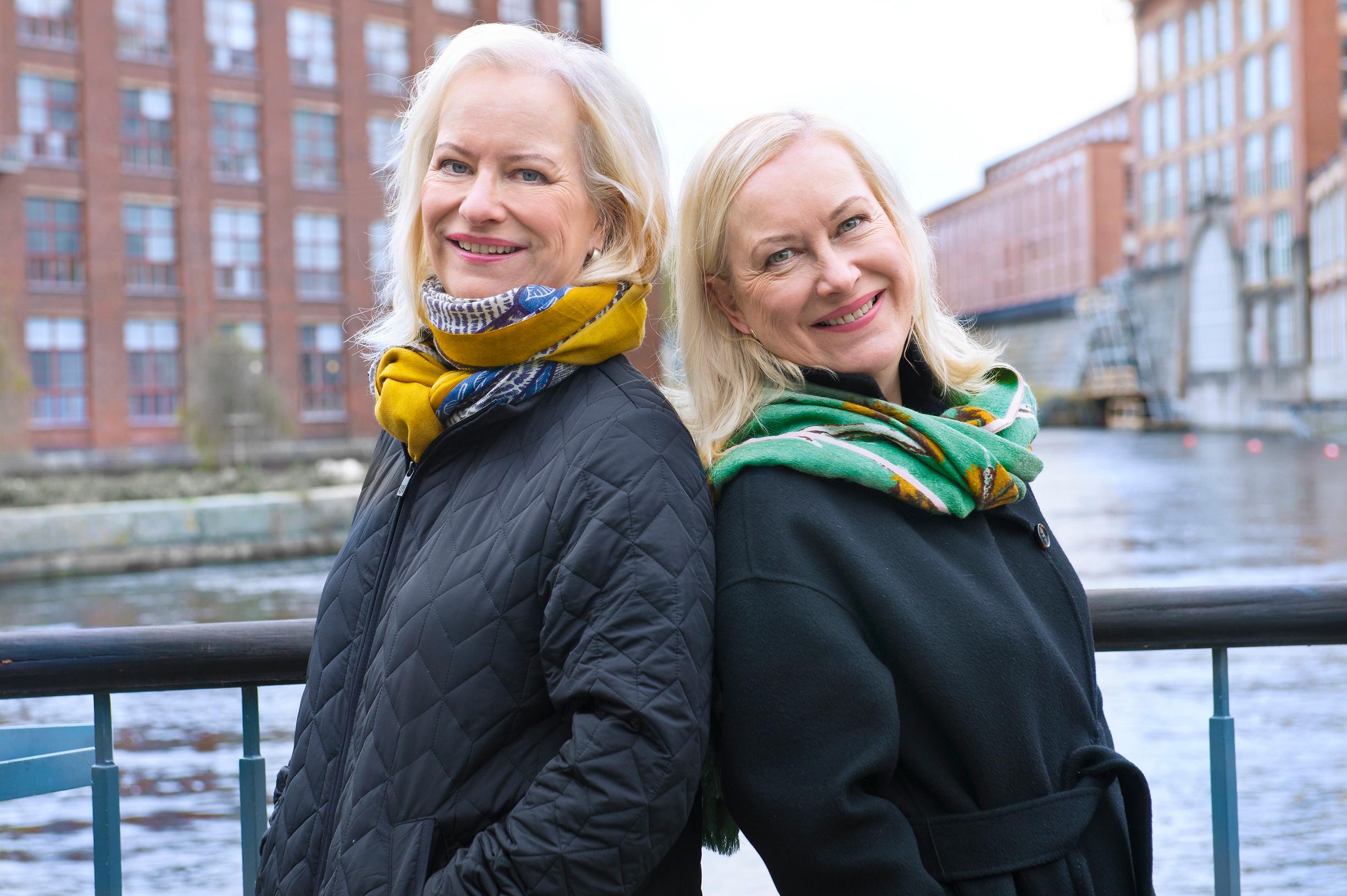 Sinikka Nopola ja Tiina Nopola viettivät lapsuutensa Tampereella.