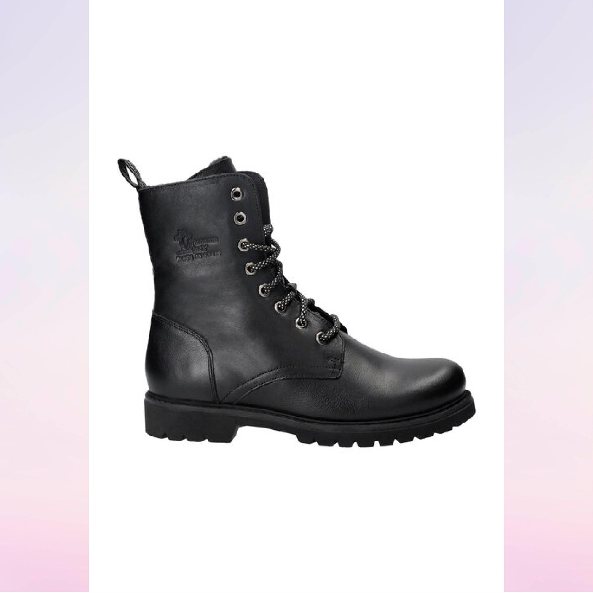 Frisia-talvikenkien (36–42) ulkopinta on vedenkestävää nappanahkaa. Nahkanilkkureiden sisäpuoli on vuorattu tekoturkiksella. Maiharit on valmistettu Espanjassa. 215 e, Panama Jack/Stockmann.