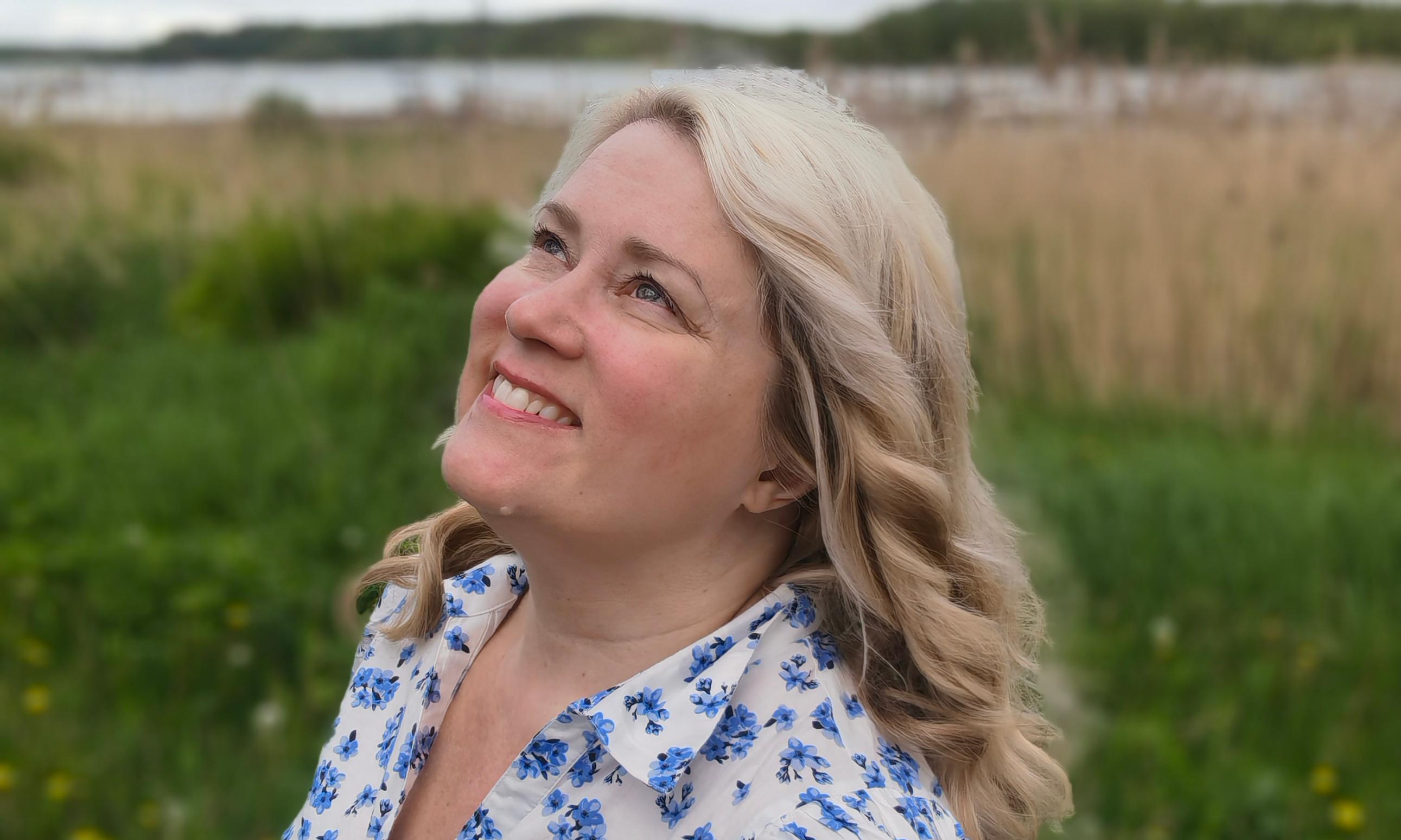 Häiritseekö ruusufinni arkeasi? Tiia Koivusalo luottaa seerumiin ikääntyvän ihon hoidossa