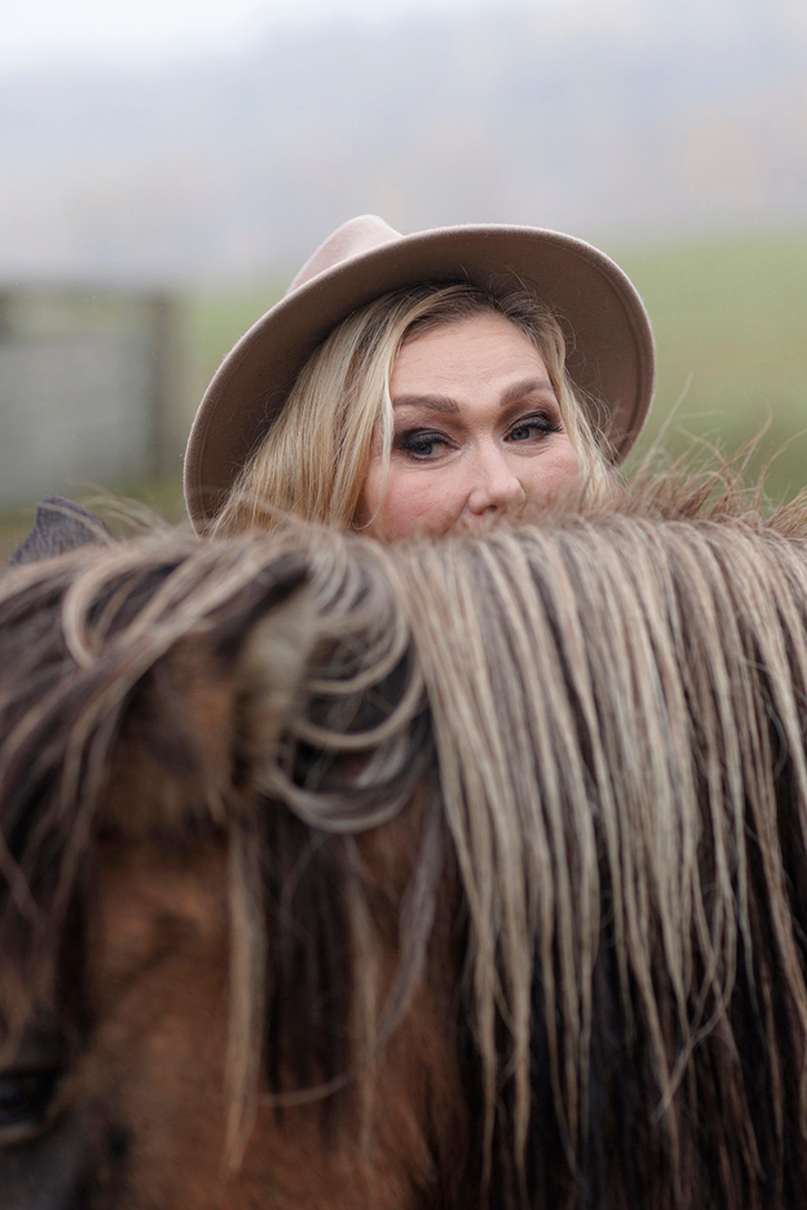 Teatterikoulu opetti Outille kovan työmoraalin ja kyvyn heittäytyä vaikeiden tunteiden äärelle.