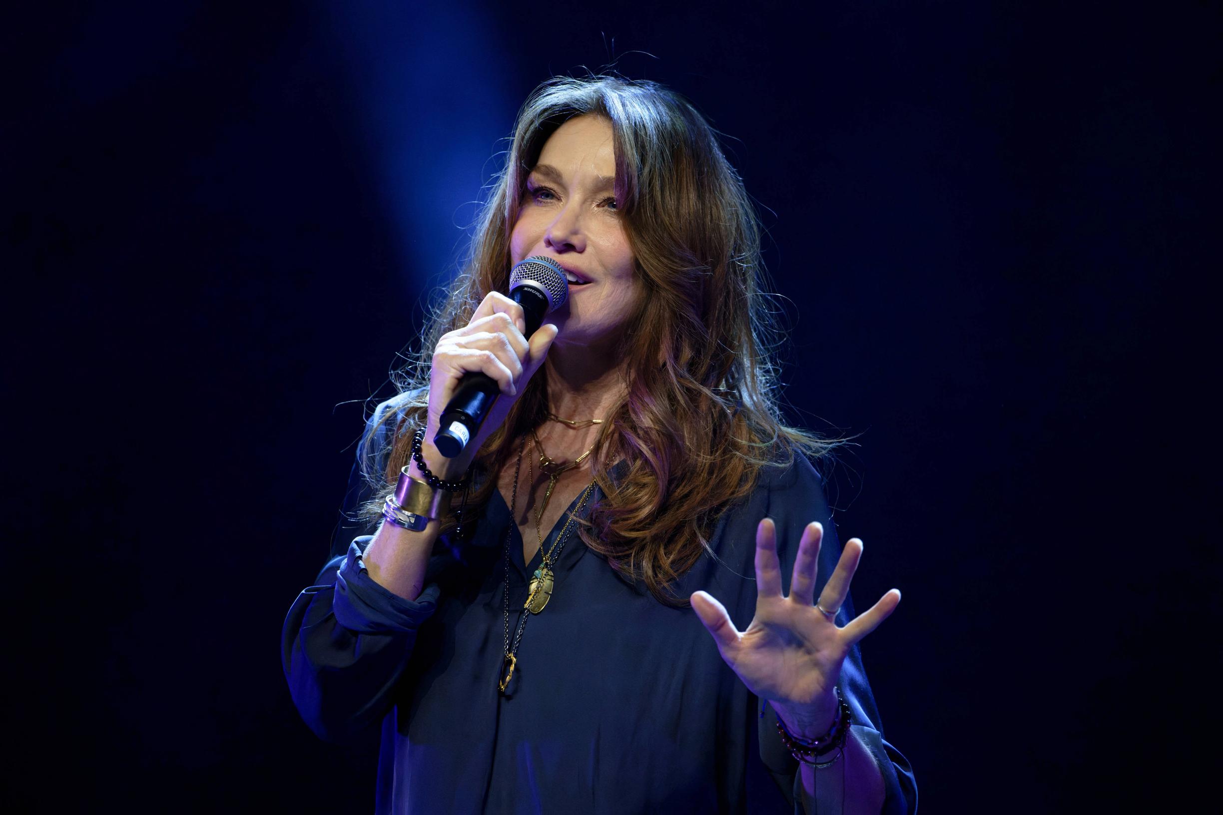 [Image] Carla esiintyi Suomessa Helsingin juhlaviikoilla elokuussa 2024.