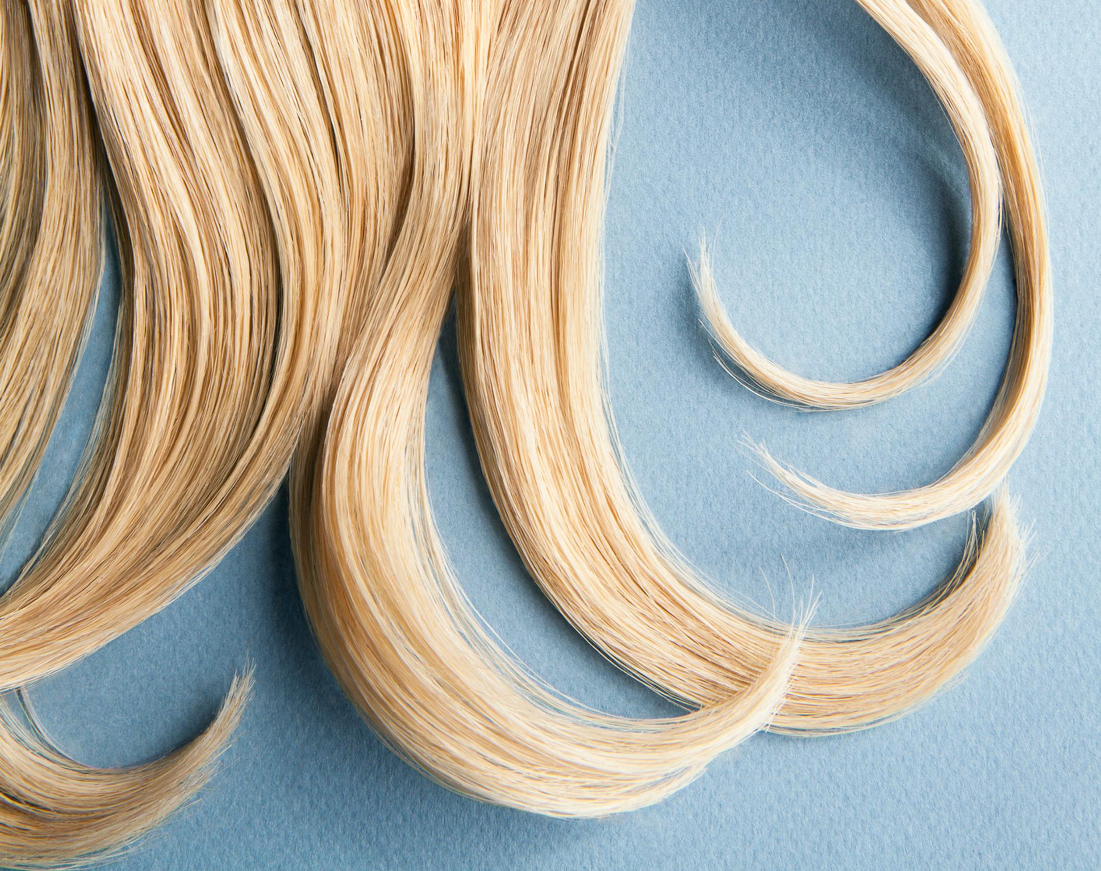 Tätä tyviväriä suositellaan jatkuvasti somessa – testasimme, saako blondi sillä juurikasvun oikeasti piiloon