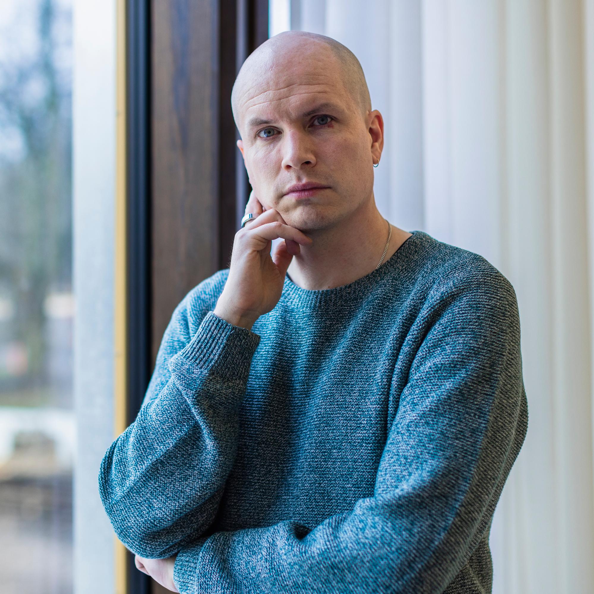 Teatteriohjaaja Akse Petterssonin syömishäiriö alkoi kehittyä 7-vuotiaana – syy paljastui vasta vuosikausia myöhemmin