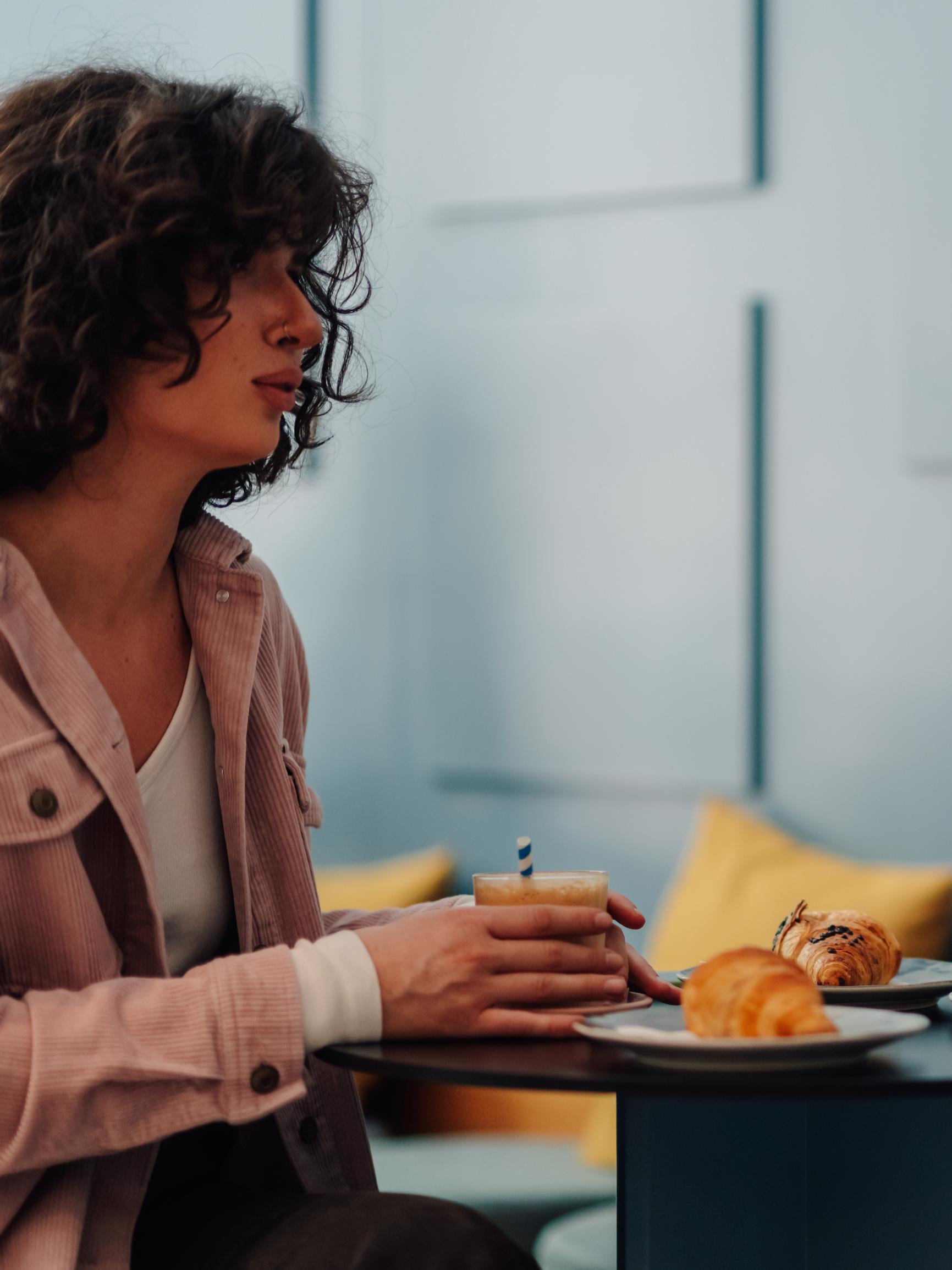 Introvertti, ota nämä 6 psykologin listaamaa supervoimaa käyttöösi – yksi auttaa erityisesti ongelmanratkaisussa