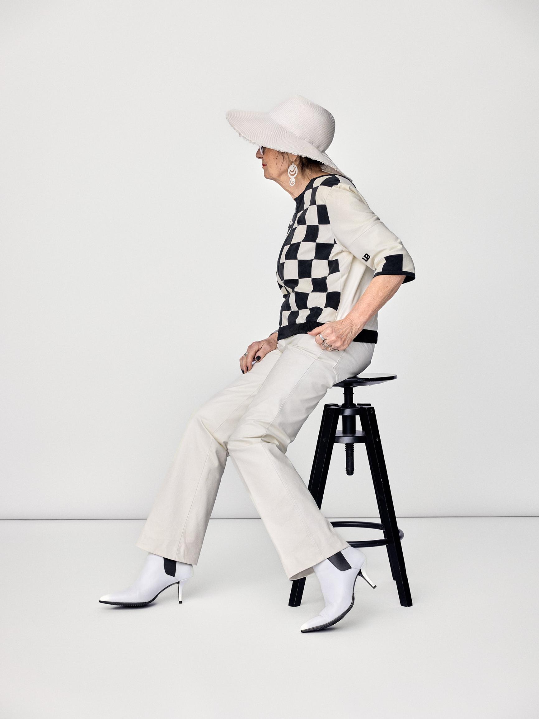 Shakki on kesäisempi versio pääkuvan Ruutu-asusta. Ulla on tehnyt myös hatun itse.