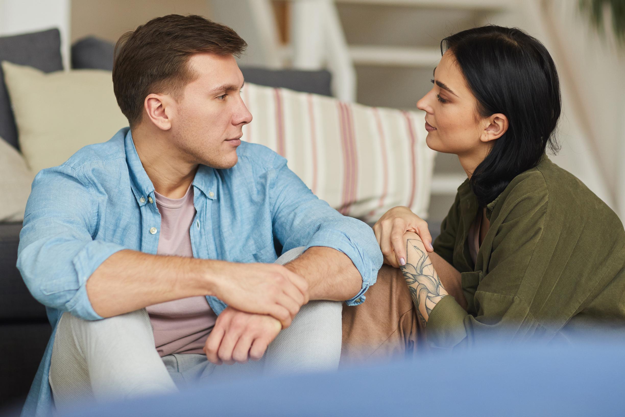 Oletko tottunut saamaan kiitosta muiden miellyttämisestä? Terapeutti neuvoo, millä kolmella askeleella opit tervettä itsekkyyttä