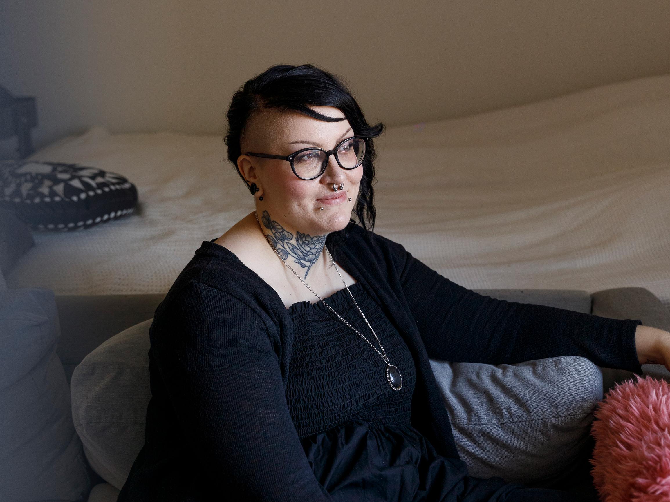 Anna on autisti ja häntä harmittaa, että autistien sosiaalisia kykyjä vähätellään – tämän lauseen hän sanoo ystävilleen, kun he ahdistuvat parisuhteissaan