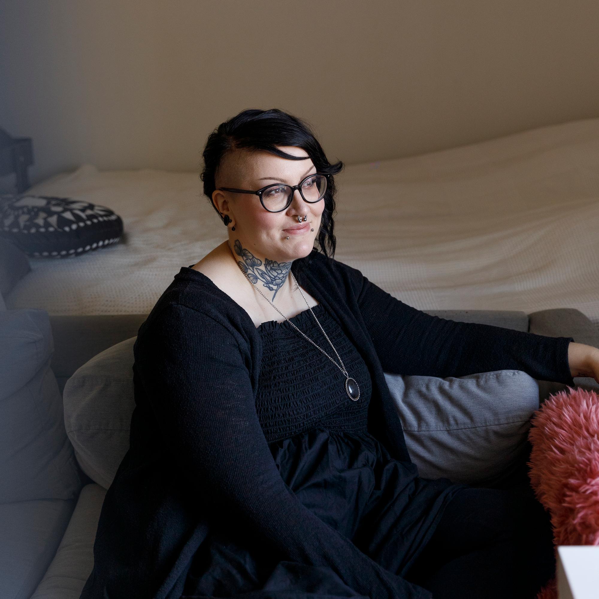 Anna on autisti ja häntä harmittaa, että autistien sosiaalisia kykyjä vähätellään – tämän lauseen hän sanoo ystävilleen, kun he ahdistuvat parisuhteissaan