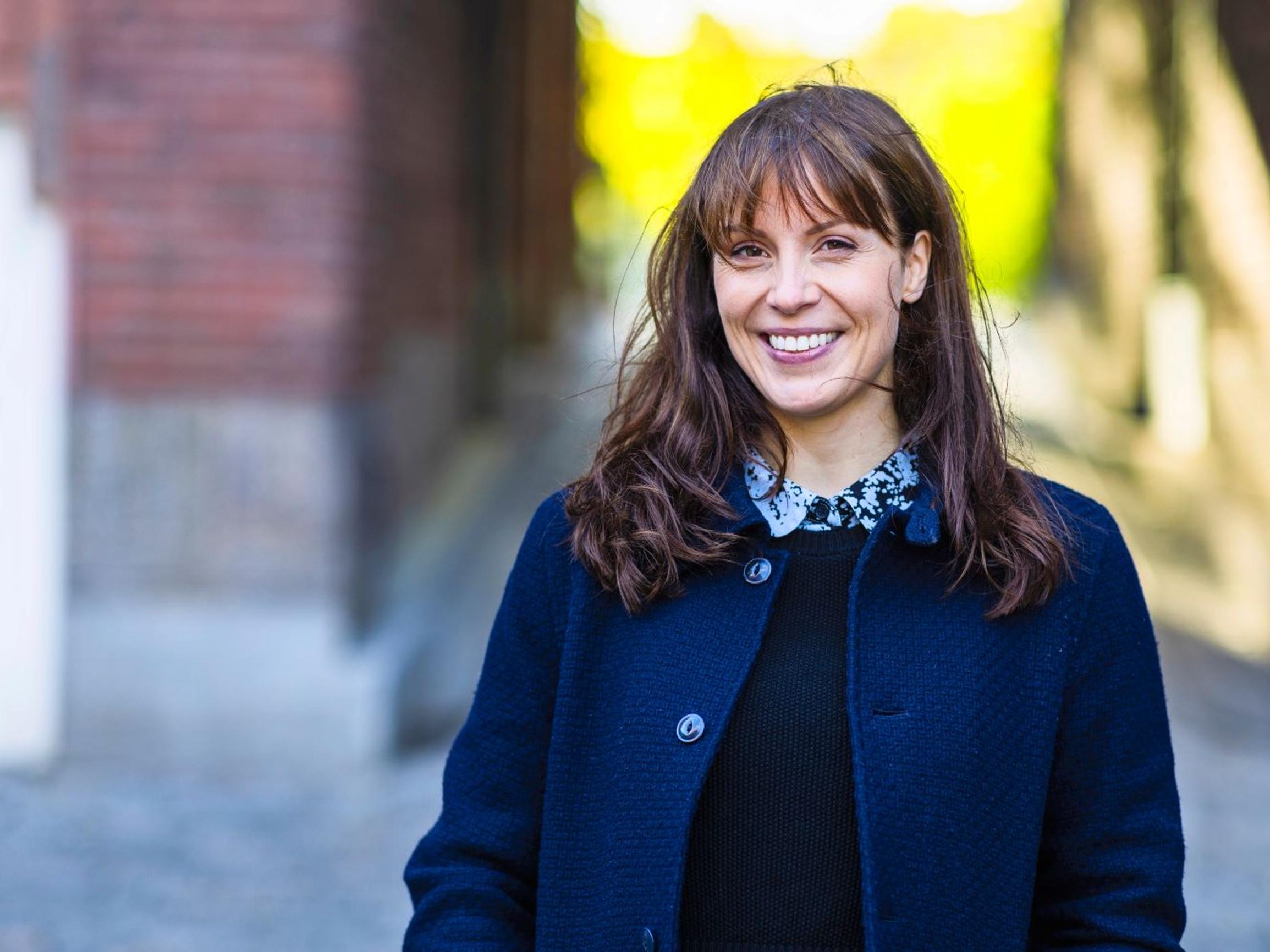 Aivotutkija Katri Saarikivi lohduttaa muistinsa kanssa kamppailevaa: ”Ikääntynyt ihminen voi silti olla nuorta parempi ratkomaan ongelmia”