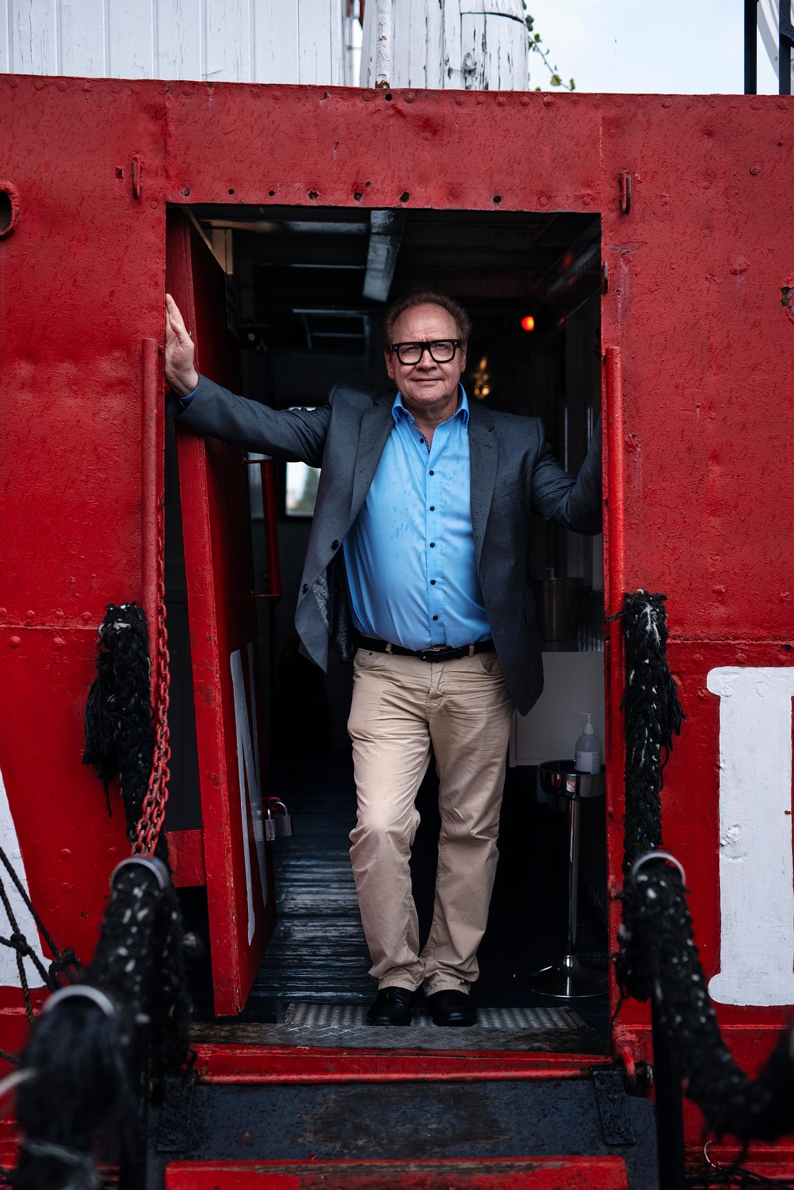 ”Äiti näytti sairaalasängyssä pieneltä ja hauraalta, hampaatkin puuttuivat alaleuasta. Näin omaan vanhuuteeni: noin minäkin joskus makaan”, Jari Tervo kertoo.