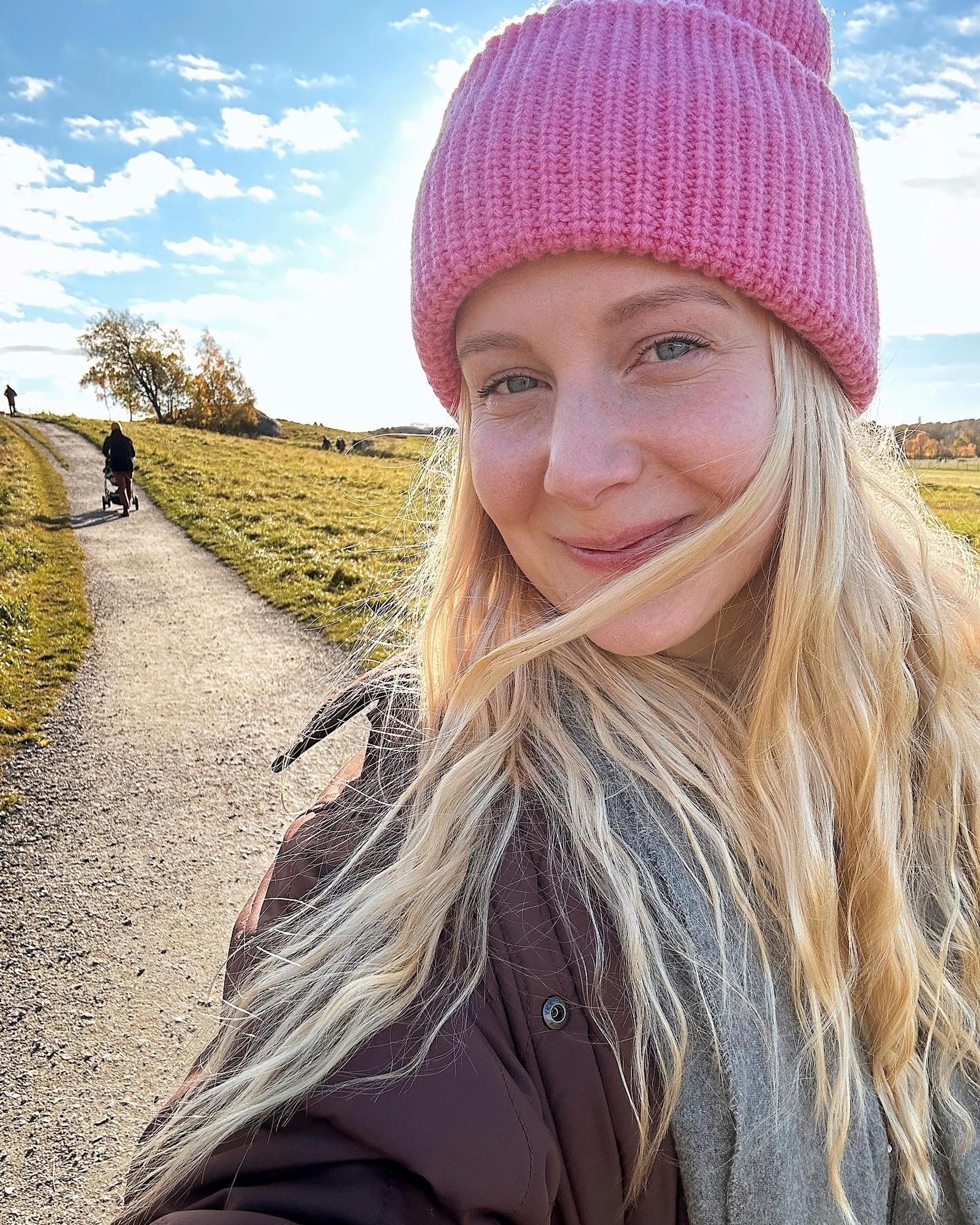 Hankala raskaus ja napatyrä jättivät jäljet Henriikka Reinmanin kehoon: ”Lapset osoittelevat joskus vatsaani uimahallissa”