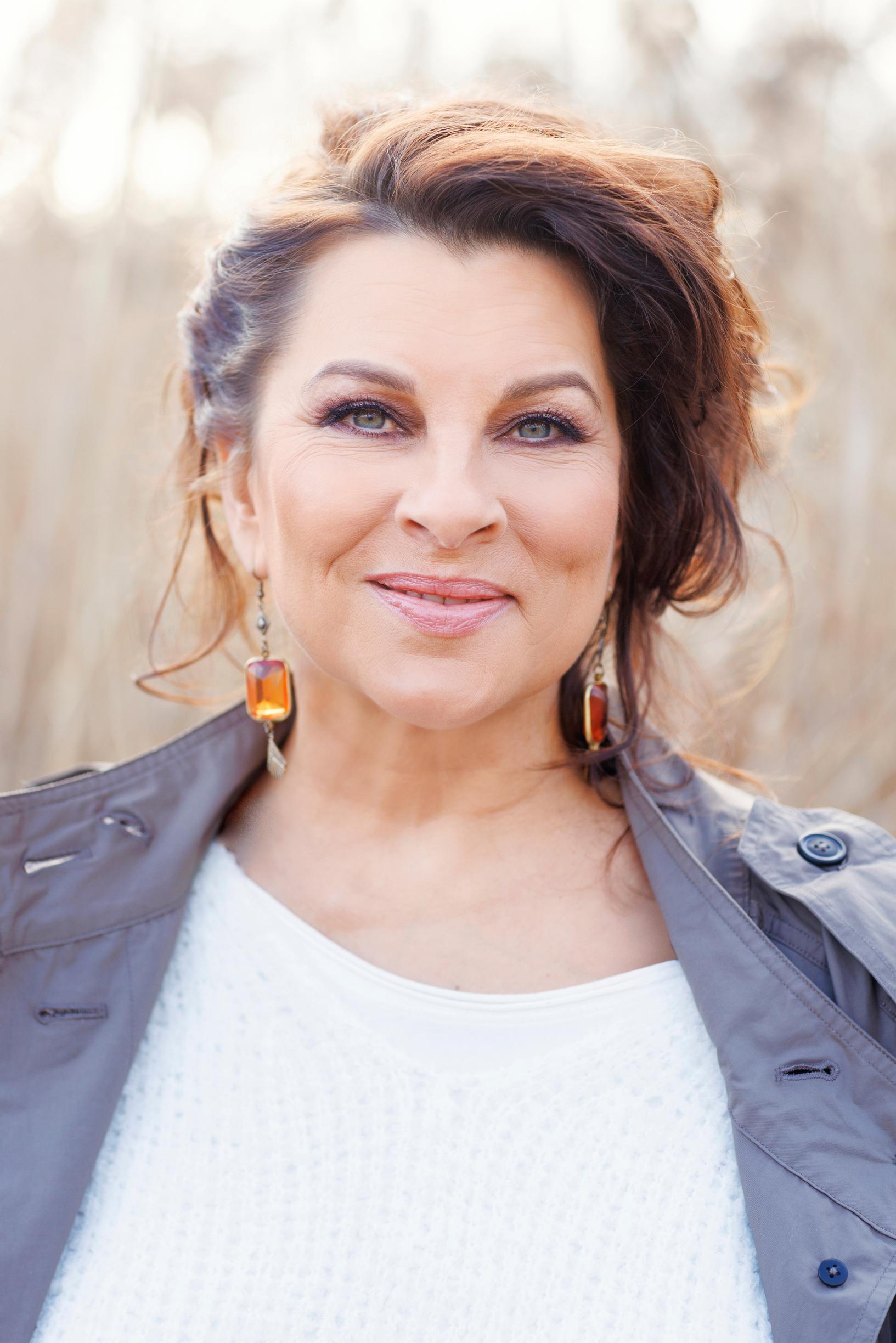 Satu Silvo on opetellut olemaan kiitollinen hyvistä asioista elämässään. ”En suostu lähtemään mukaan ajalle tyypilliseen marinaan.”