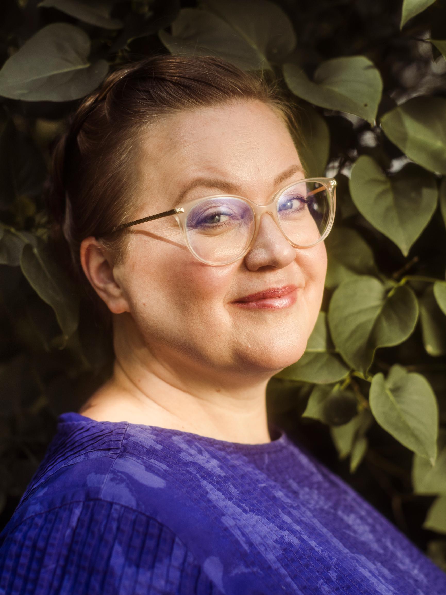 Anna-Riikka Carlson jätti huippupestin kirja-alalla – omistautuu nyt Eeva Kilvelle: ”Eeva on päättänyt luottaa minuun”