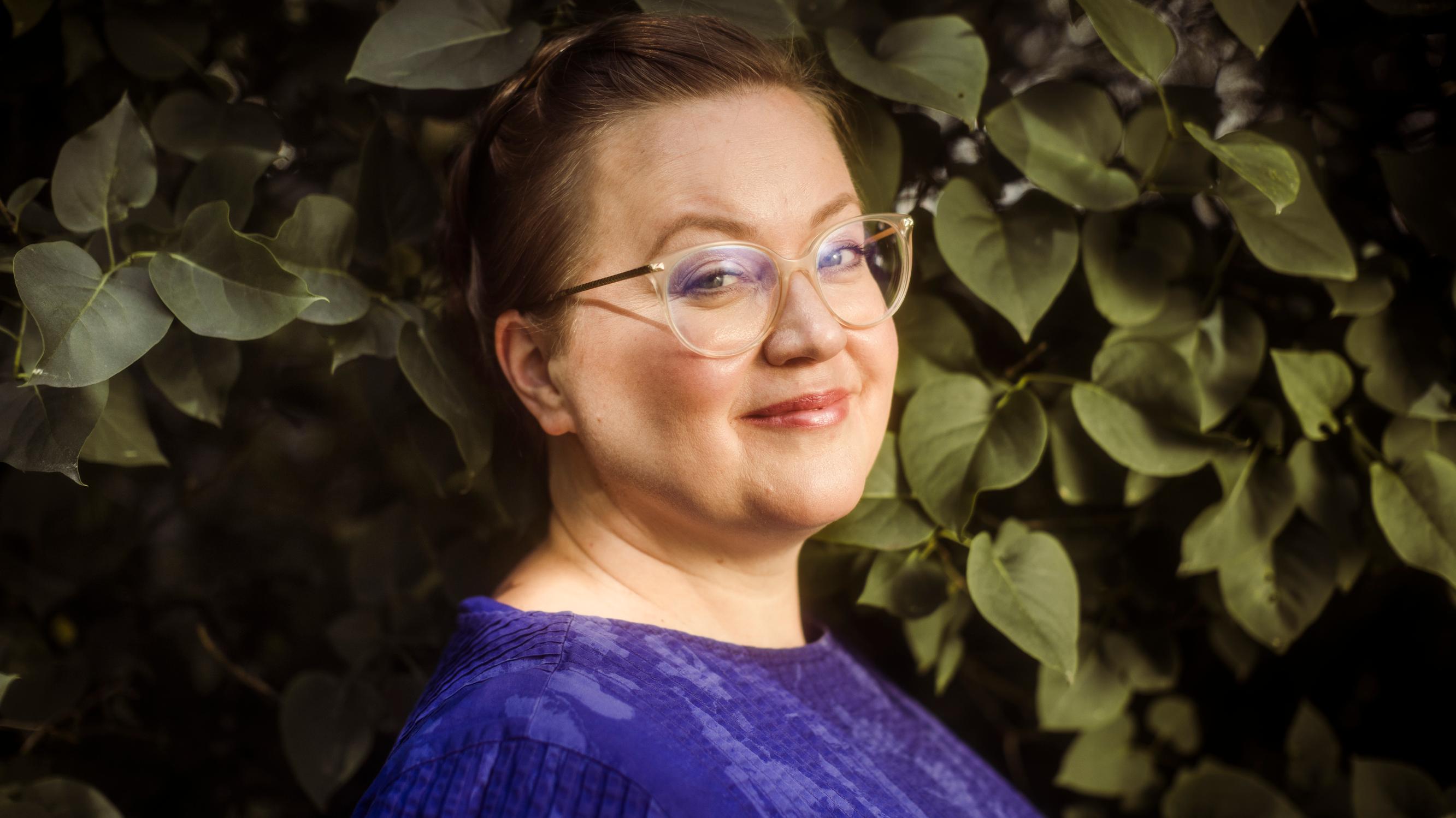 Anna-Riikka Carlson jätti huippupestin kirja-alalla – omistautuu nyt Eeva Kilvelle: ”Eeva on päättänyt luottaa minuun”