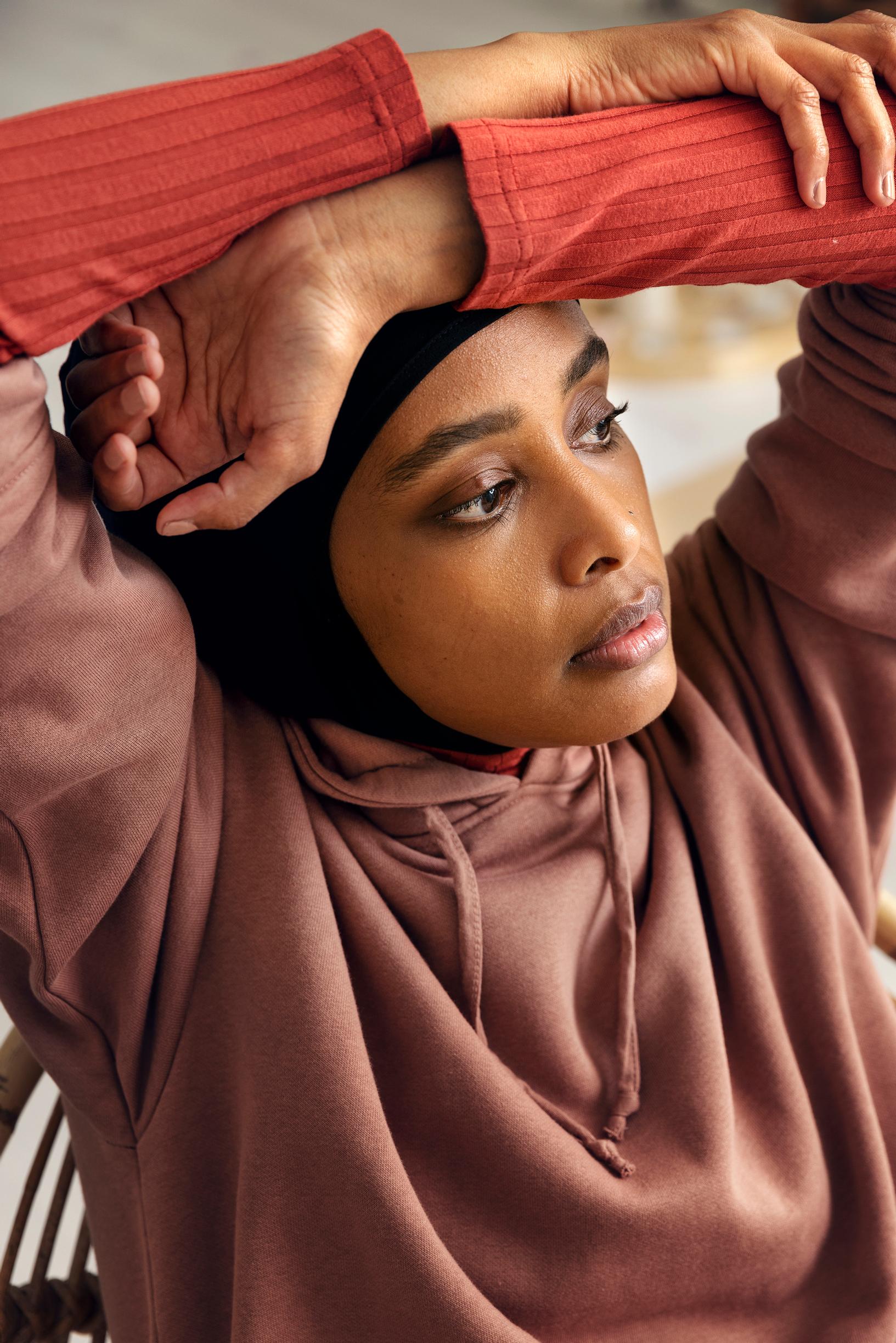 Huppari 29,99 e, KappAhl. Ribbipoolo 49,99 e, Nanso. Nike-merkkinen hijab 34,95 e, Zalando.